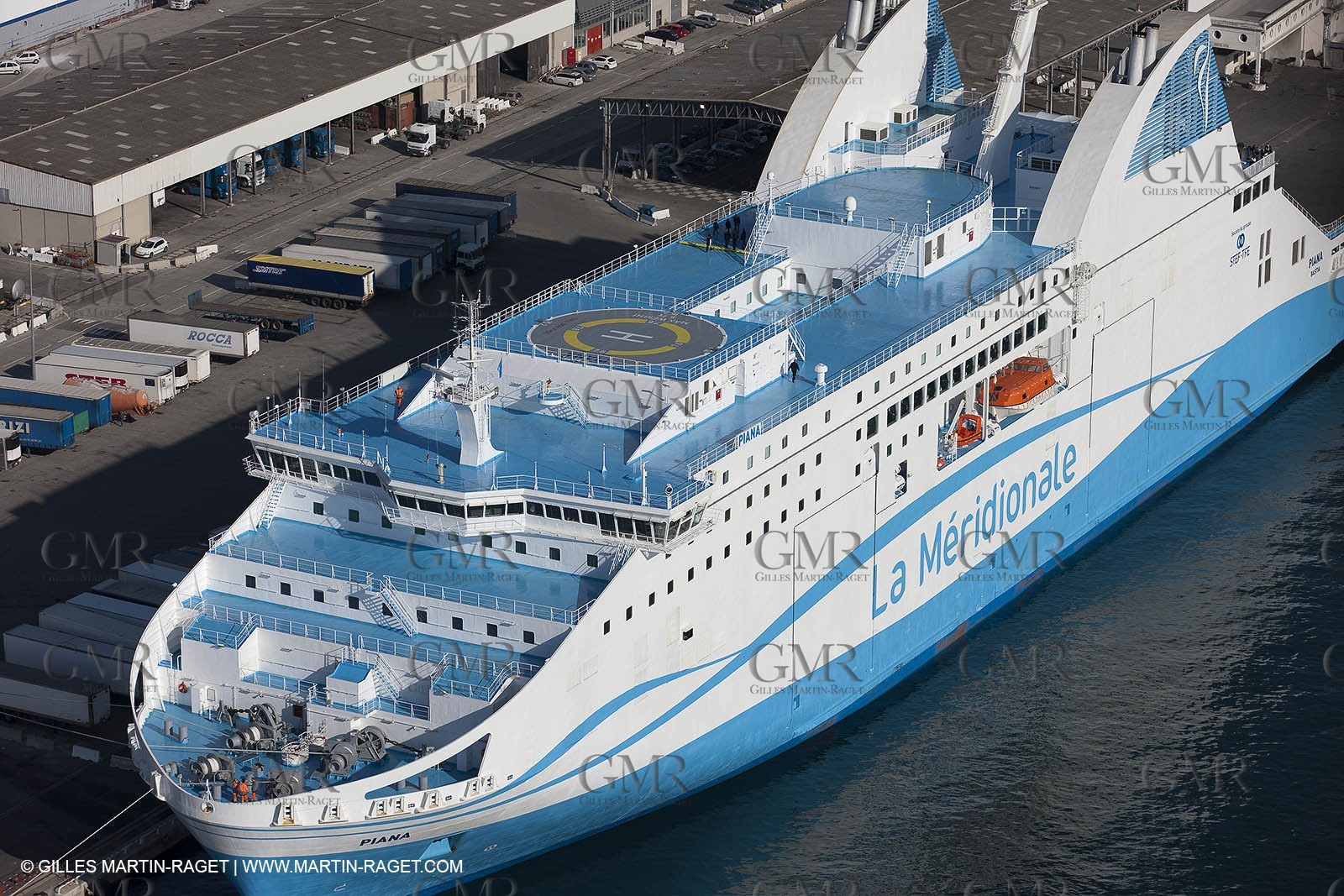 14 01 2012 - Marseille (FRA,13) - Compagnie La Méridionale - le Piana devant Marseille et les Calanques