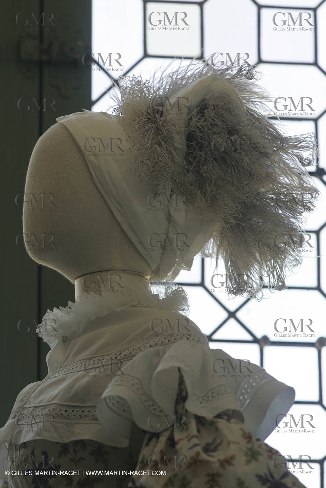 May 2004 - La Tour d'Aigues (FRA, 84) - Old costumes for women of the South exhibition