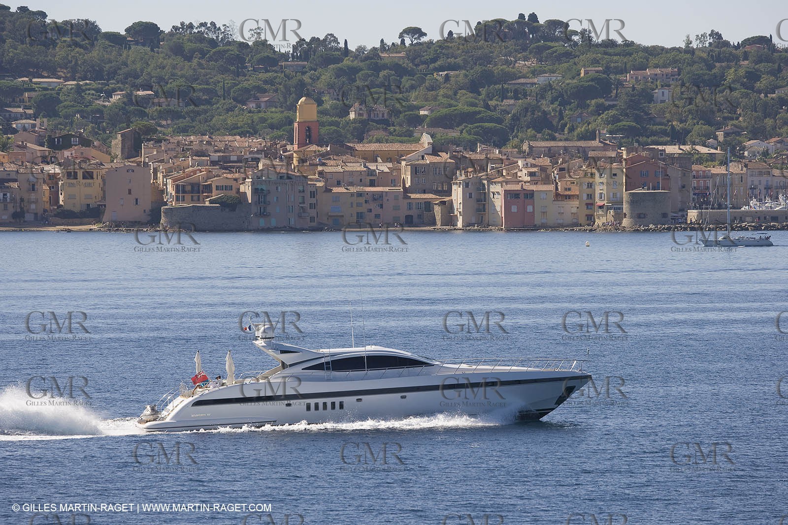 06 09 2007 - Saint Tropez (FRA, 83) - Superyachts - Motoryachts - Mangusta 92 Triple Fun in Saint Tropez - Mooring at Club 55 at Pampelonne Beach