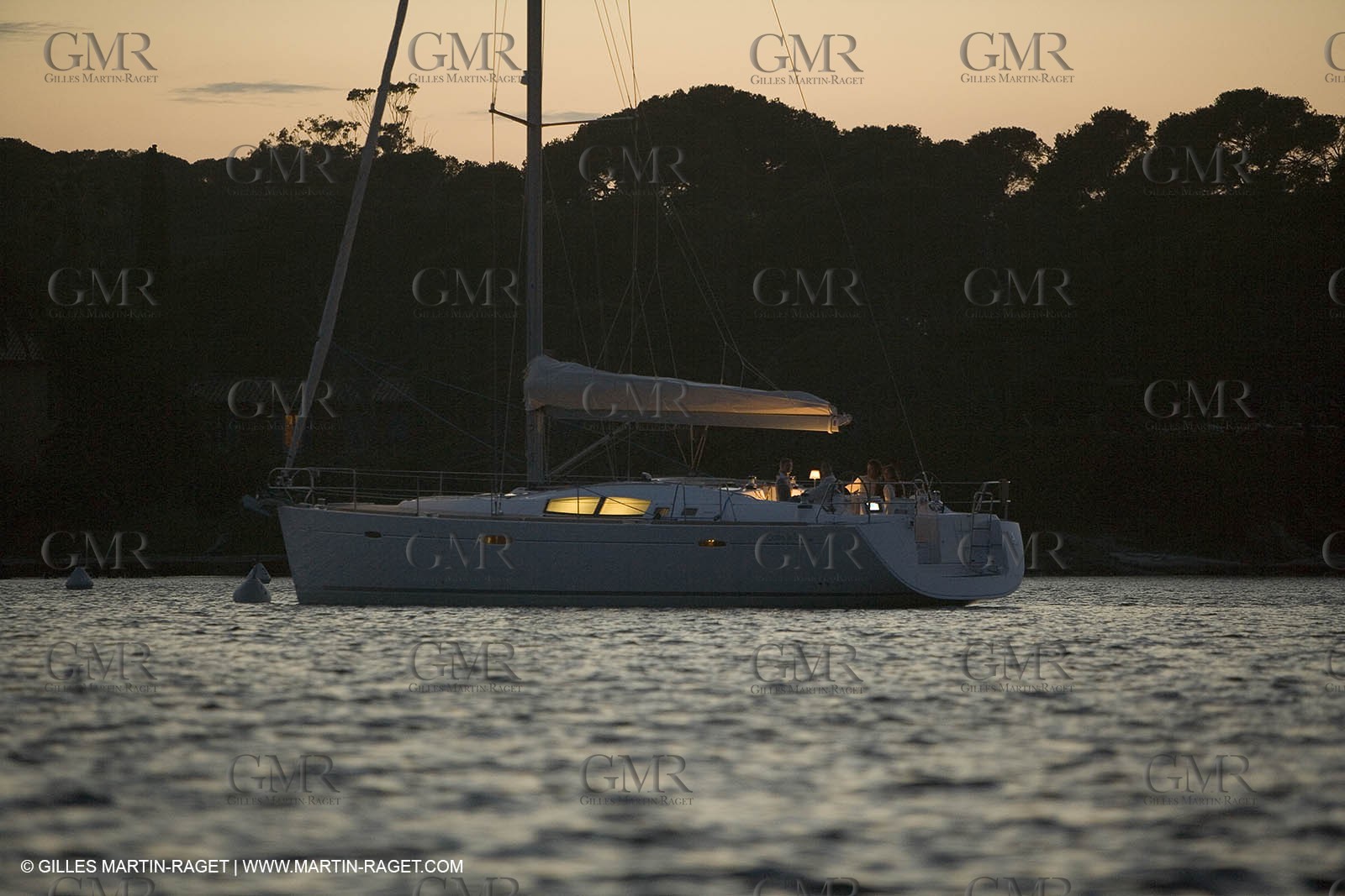 Cruising monohull mooring