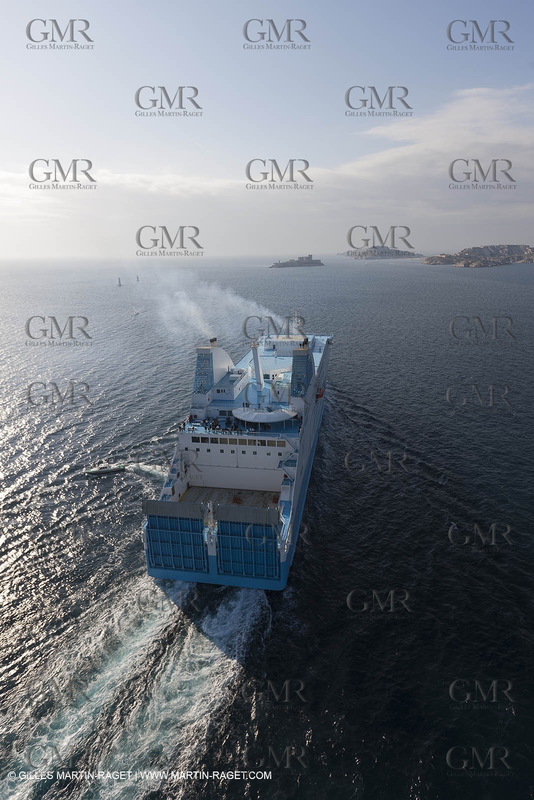 14 01 2012 - Marseille (FRA,13) - Compagnie La Méridionale - le Piana devant Marseille et les Calanques