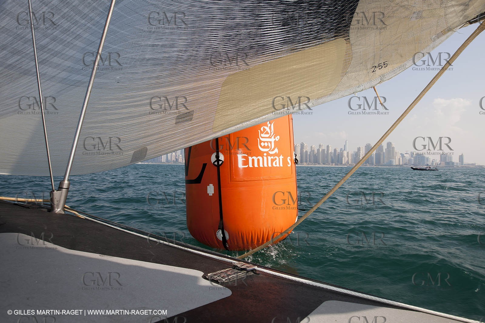 14 11 2010 - Dubai (UAE) - Dubai Louis Vuitton Trophy -  BMW ORACLE Racing - Training - Onboard Vs All 4 one