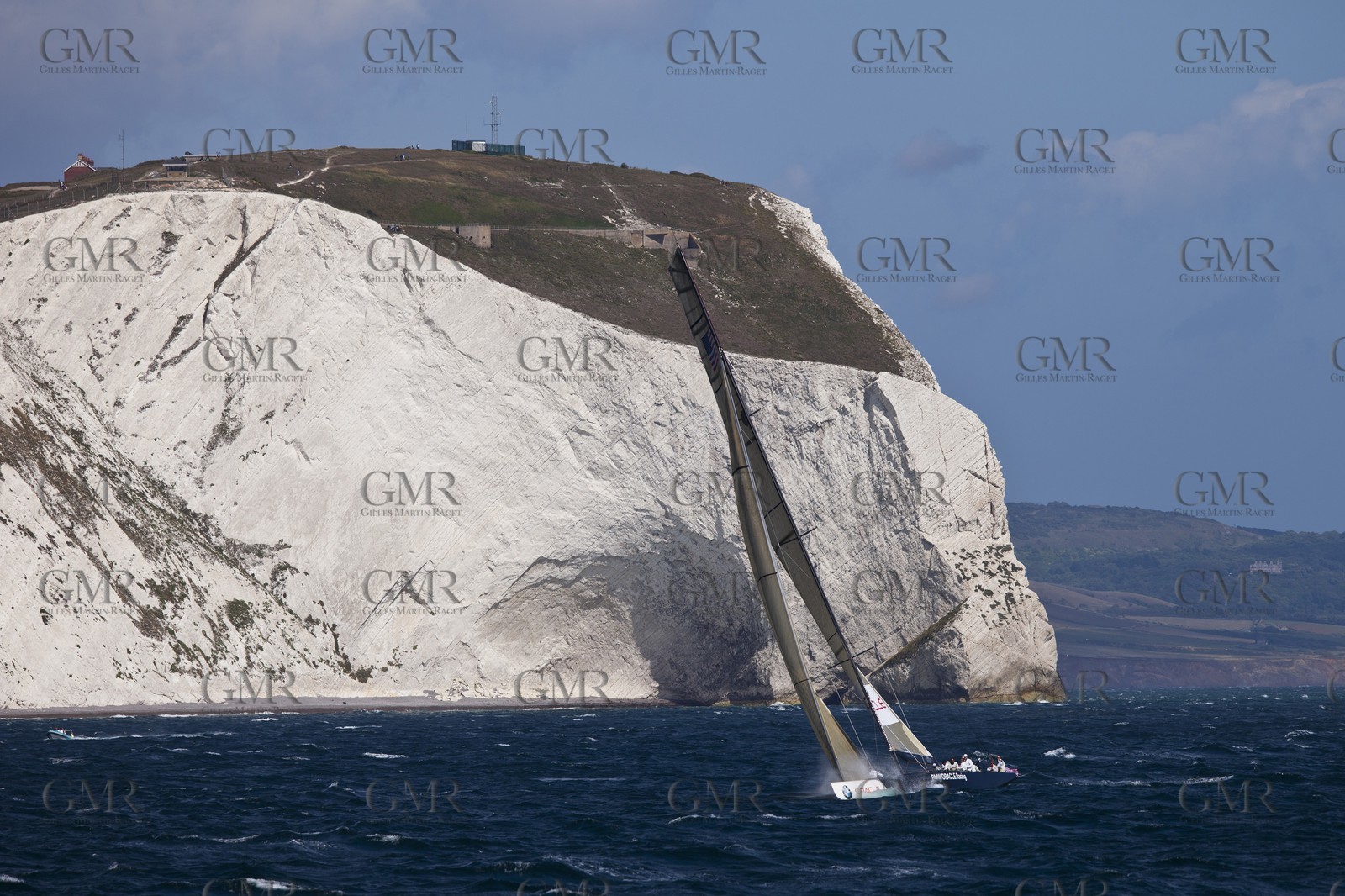 05 08 2010 - Cowes (UK, IOW) - The 1851 Cup -  BMW ORACLE Racing -  - Round The Island Race - Rounding the Needles.
