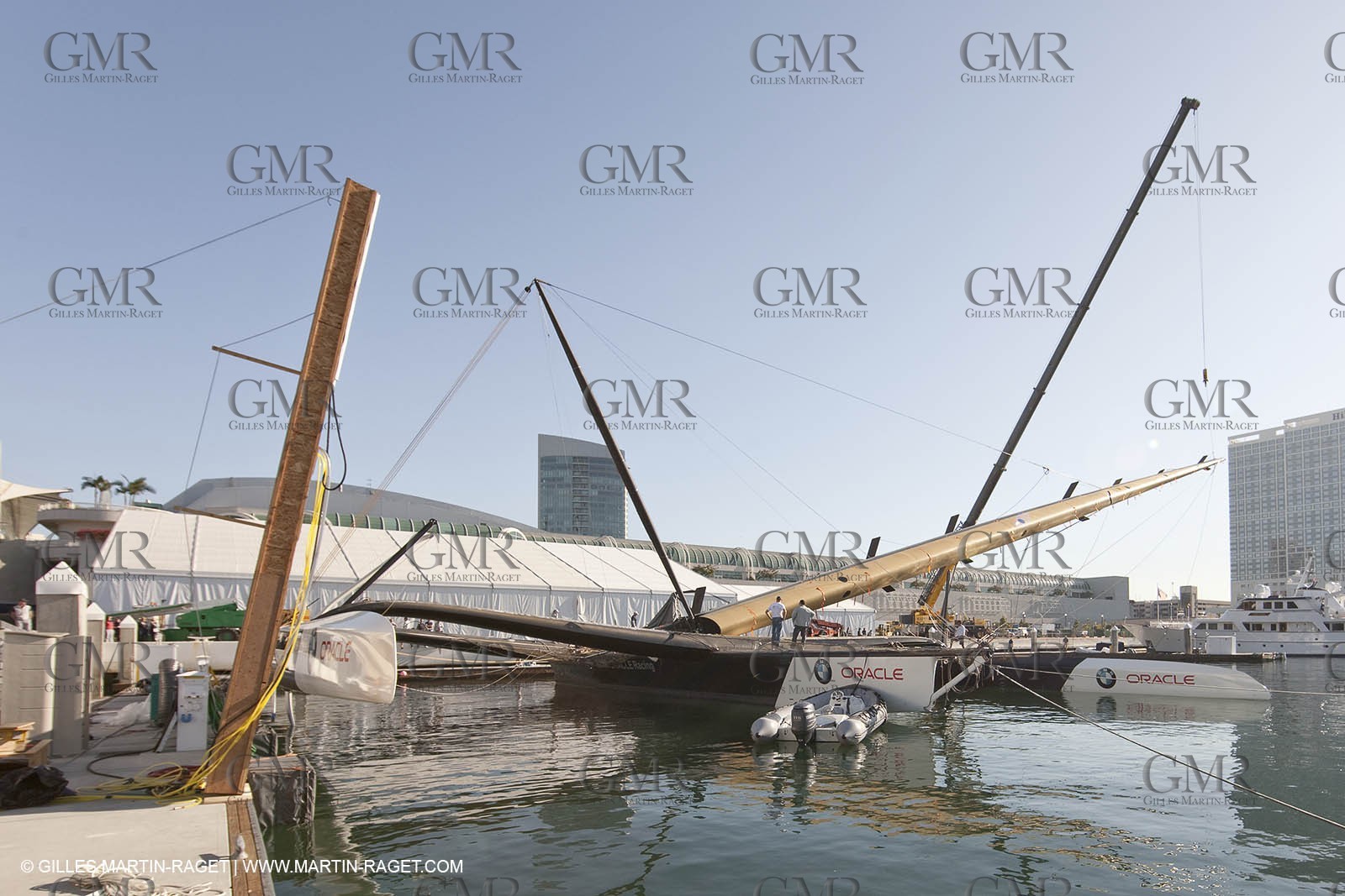 10 11 2009 - San Diego (USA, CA) - 33rd America's Cup - BMW ORACLE Racing - Wing testing , Day 1