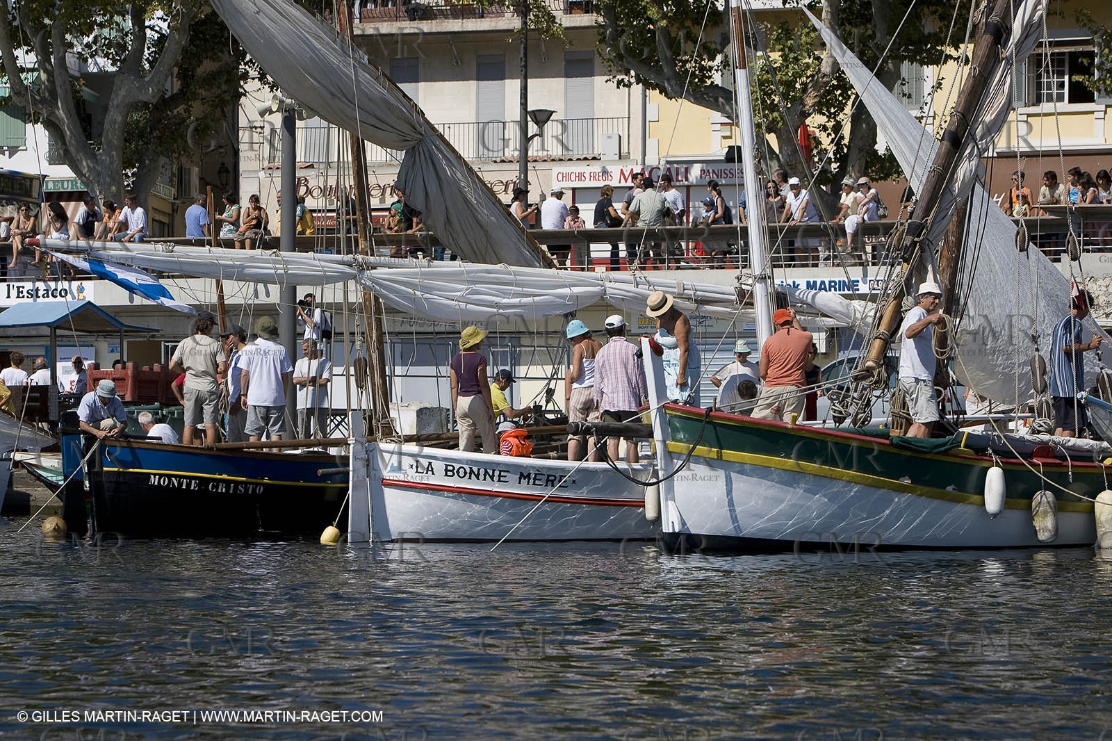 1 09 2007 - Marseille (FRA, 13) - Latin rigs in l'Estaque (Marseille north bay village)