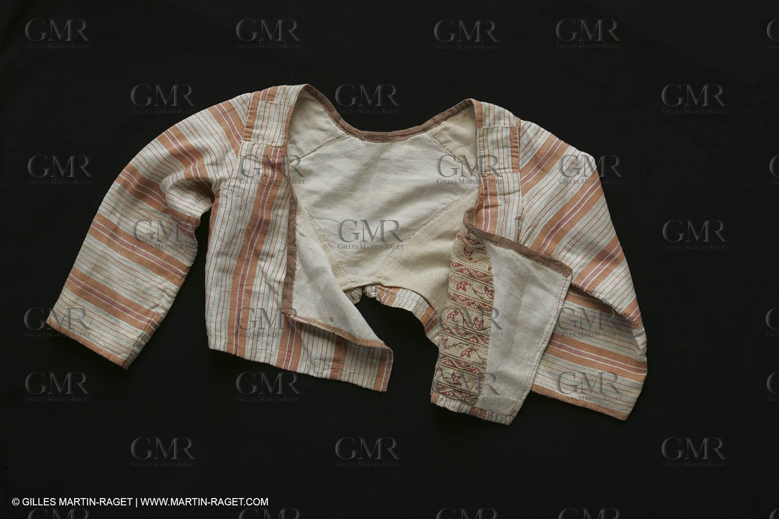 May 2004 - La Tour d'Aigues (FRA, 84) - Old costumes for women of the South exhibition