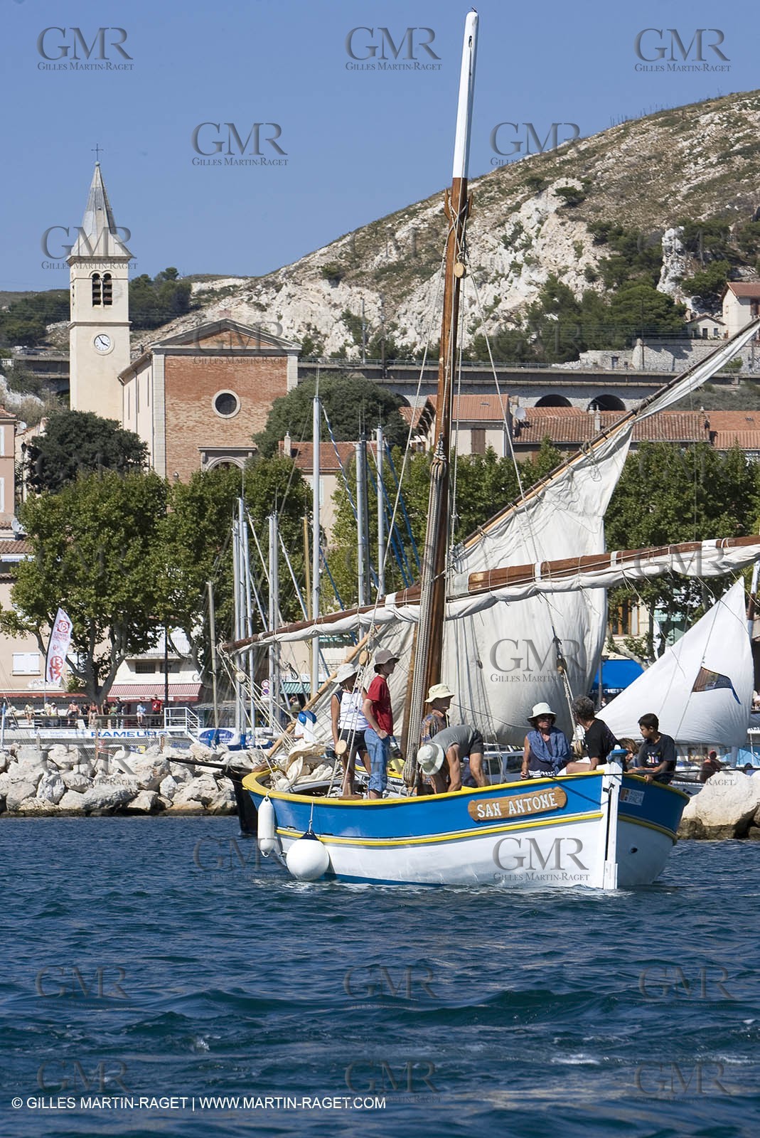 1 09 2007 - Marseille (FRA, 13) - Latin rigs in l'Estaque (Marseille north bay village)