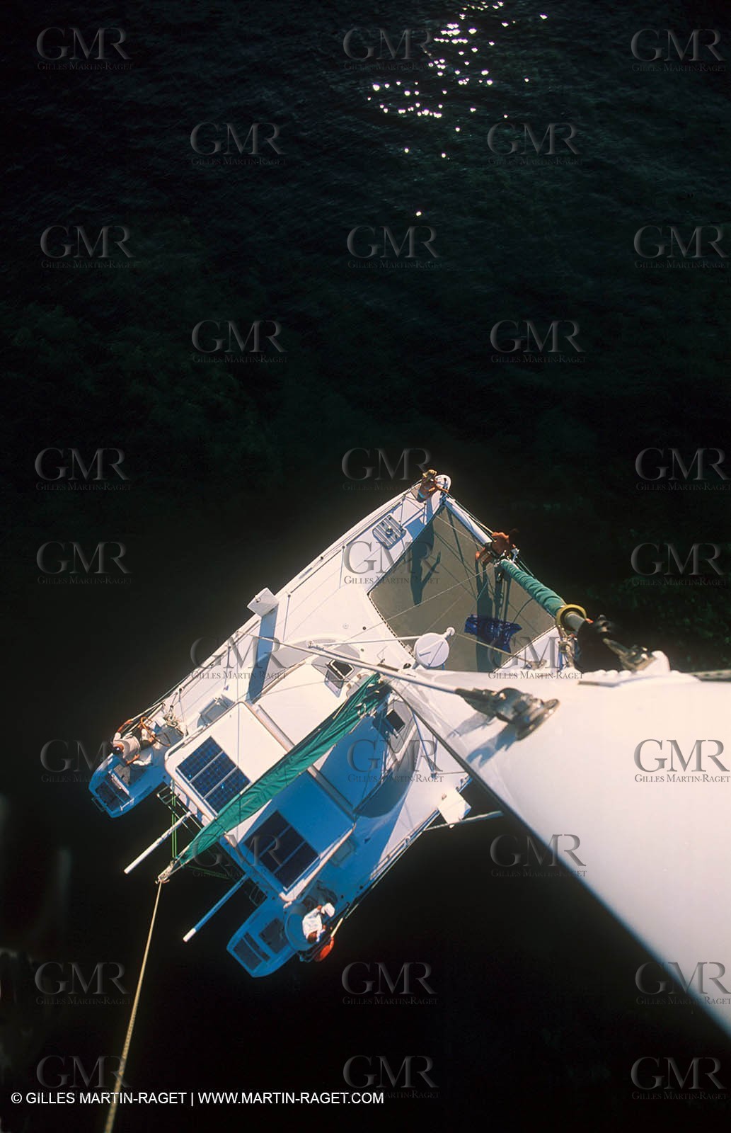 Multicoque au mouillage