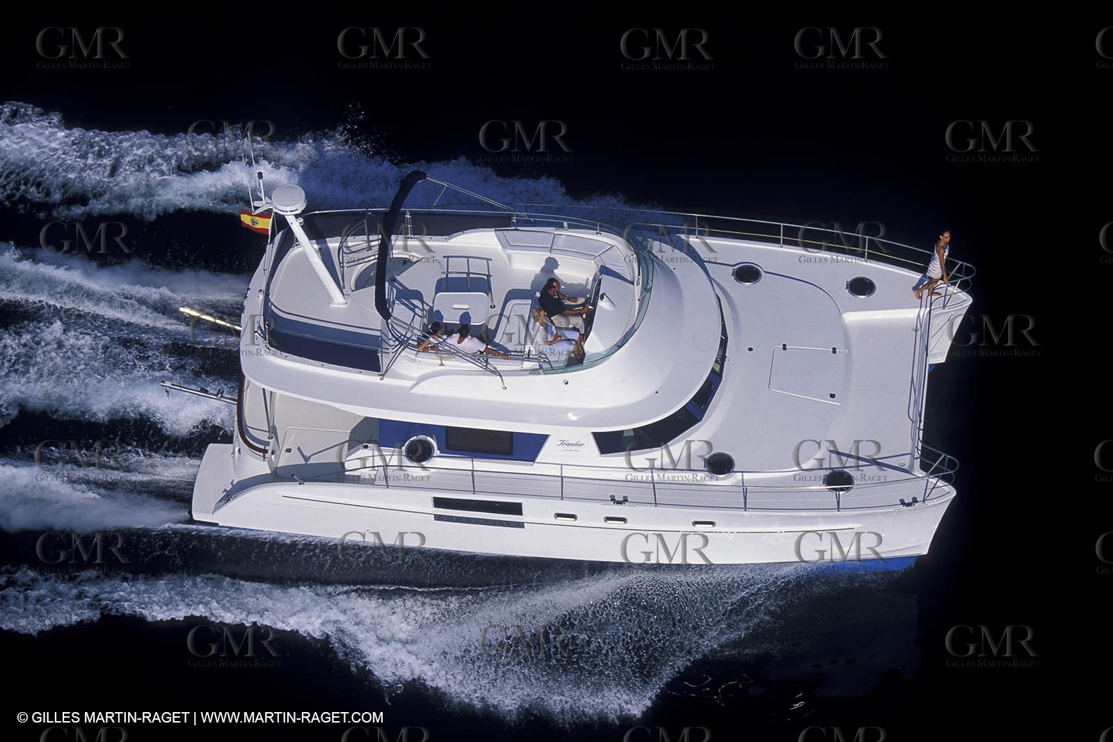 Motor boat running