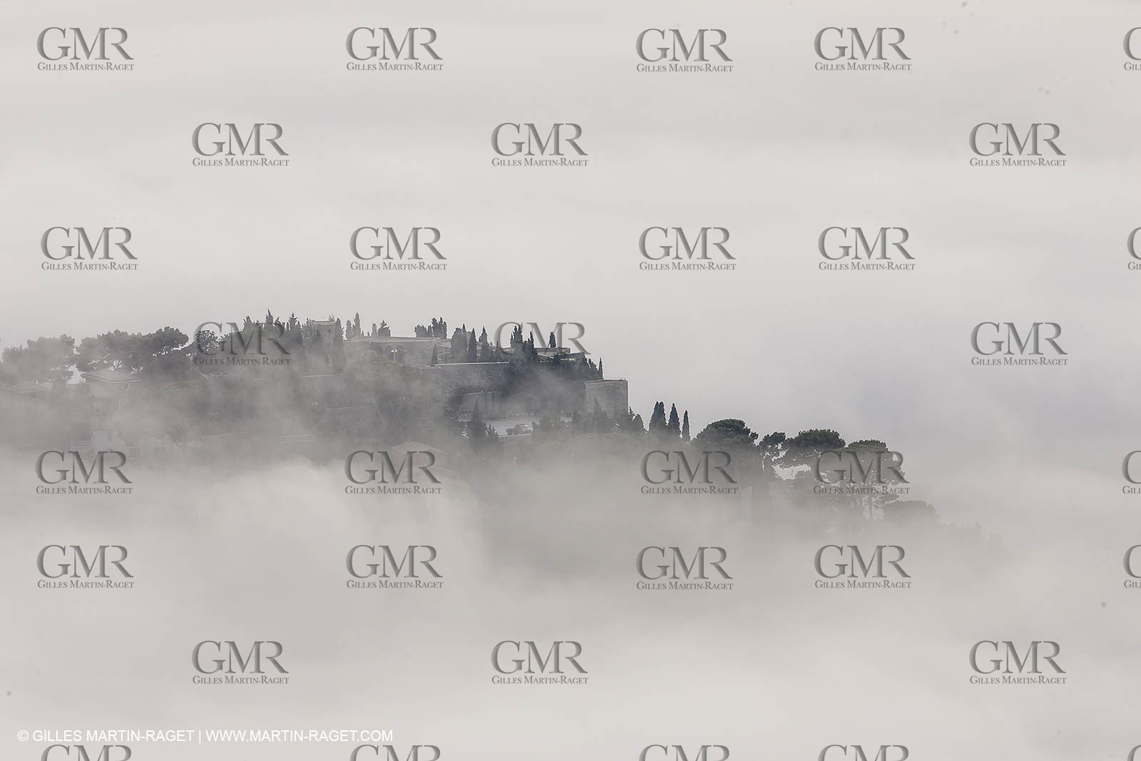18 07 2012 - Cassis (FRA ) - Les Calanques -  Phénomène d'entrées maritimes - La Nèble (brume, en provençal)