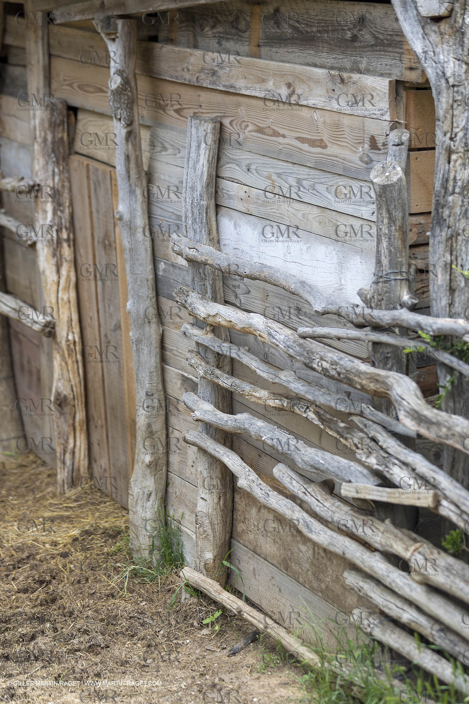 10 06 2018, Sivergues (FRA,84), ferme auberge du Castelas