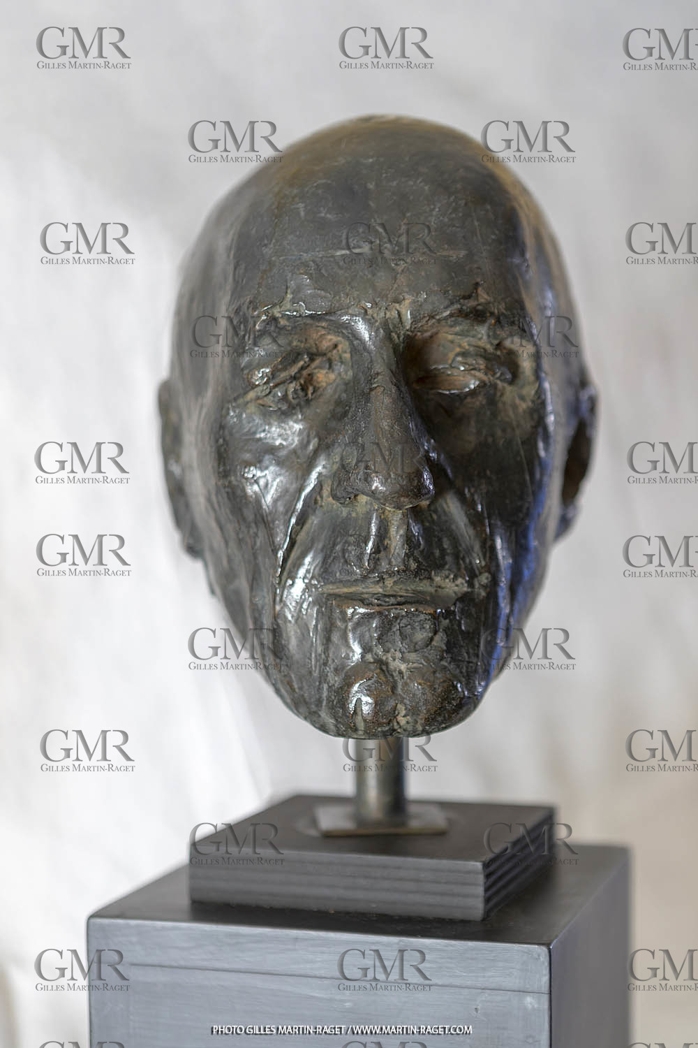 13 01 2003, Marseille (FRA,13), Oeuvre de Germaine Richier, Heinz, 1944, bronze patiné foncé, épreuve d'exposition, Fondeur : Susse, Paris, 30 X 19 X 24 cm, collection particulière