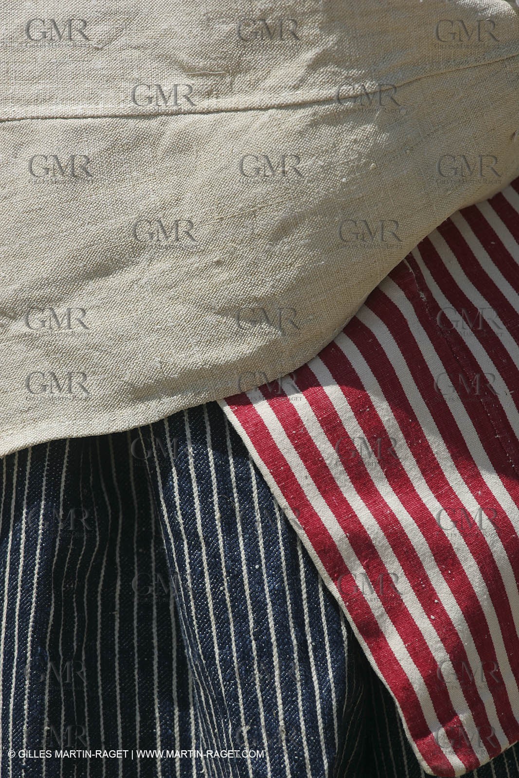 May 2004 - La Tour d'Aigues (FRA, 84) - Old costumes for women of the South exhibition