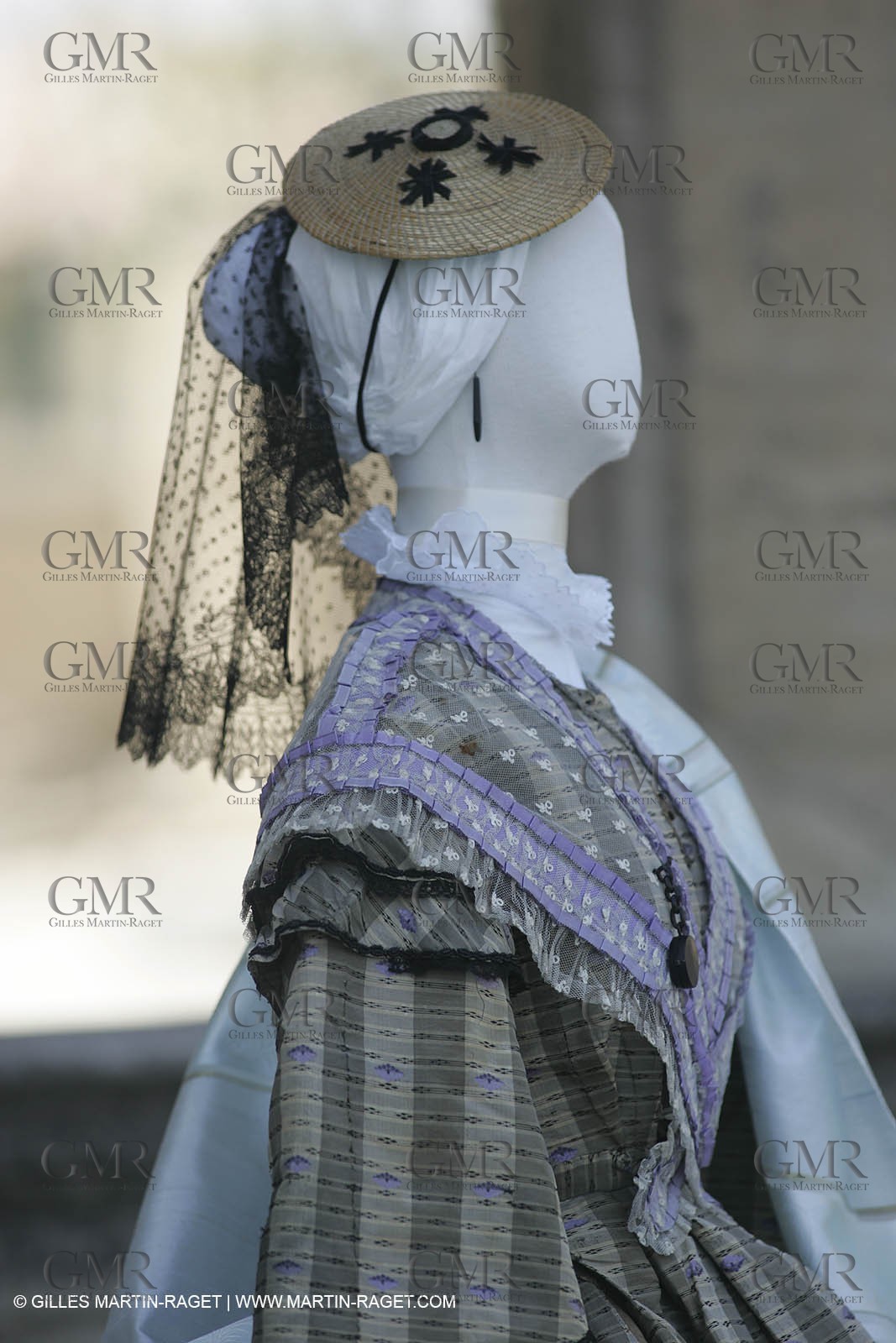 May 2004 - La Tour d'Aigues (FRA, 84) - Old costumes for women of the South exhibition