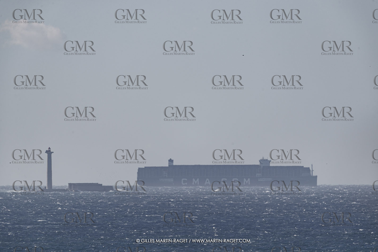 14 12 2023, Marseille (FRA), arrivée du Palais Royal, porte container armé par la CMA CGM, navire de 400 mètres de long, 67 mètres de large, qui transporte 23 000 conteneurs avec propulsion au GNL