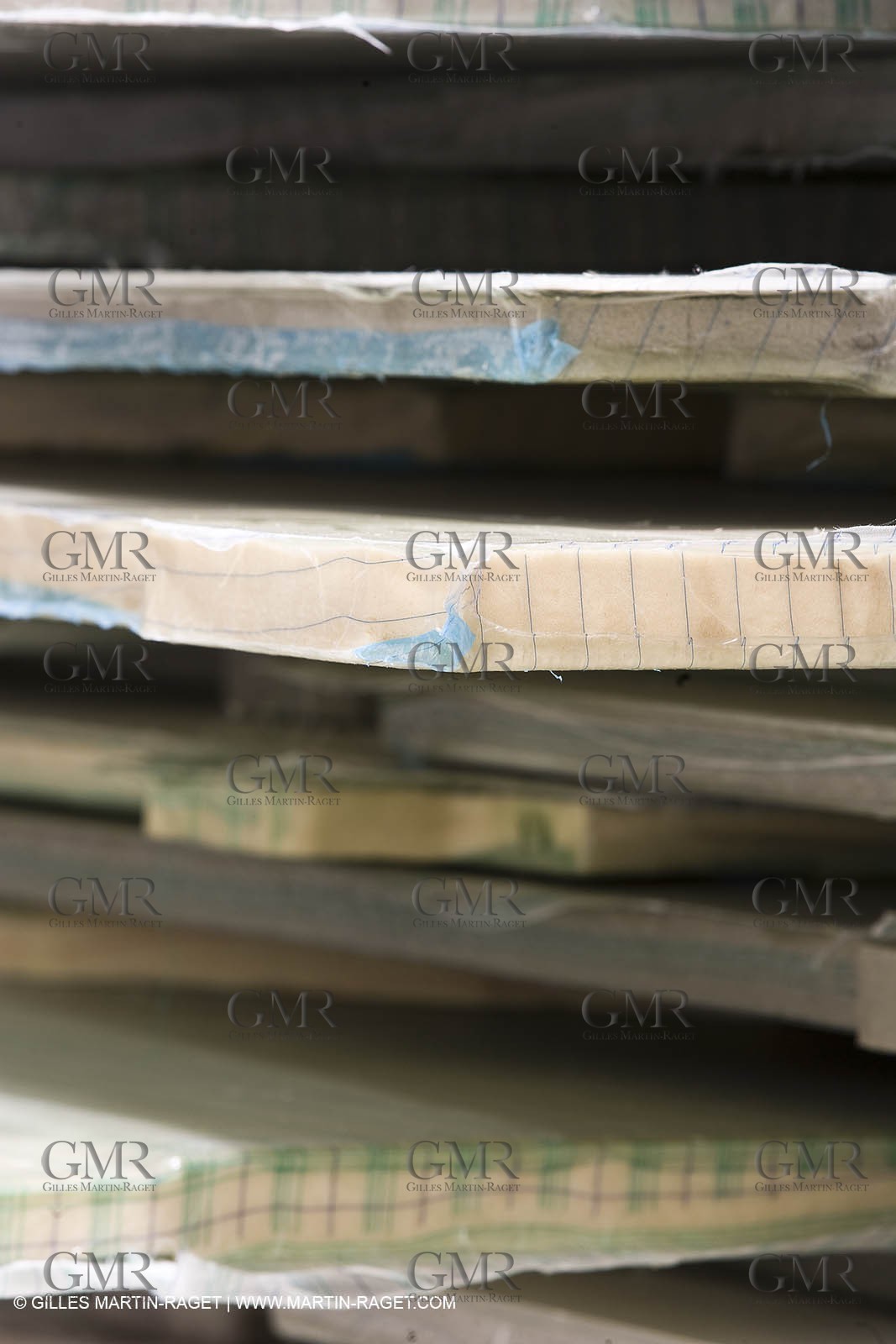 22 01 2008 - La Ciotat (FRA, 13) - Construction of cruising catamaran Nahema at H2X boatyard -modules lamination