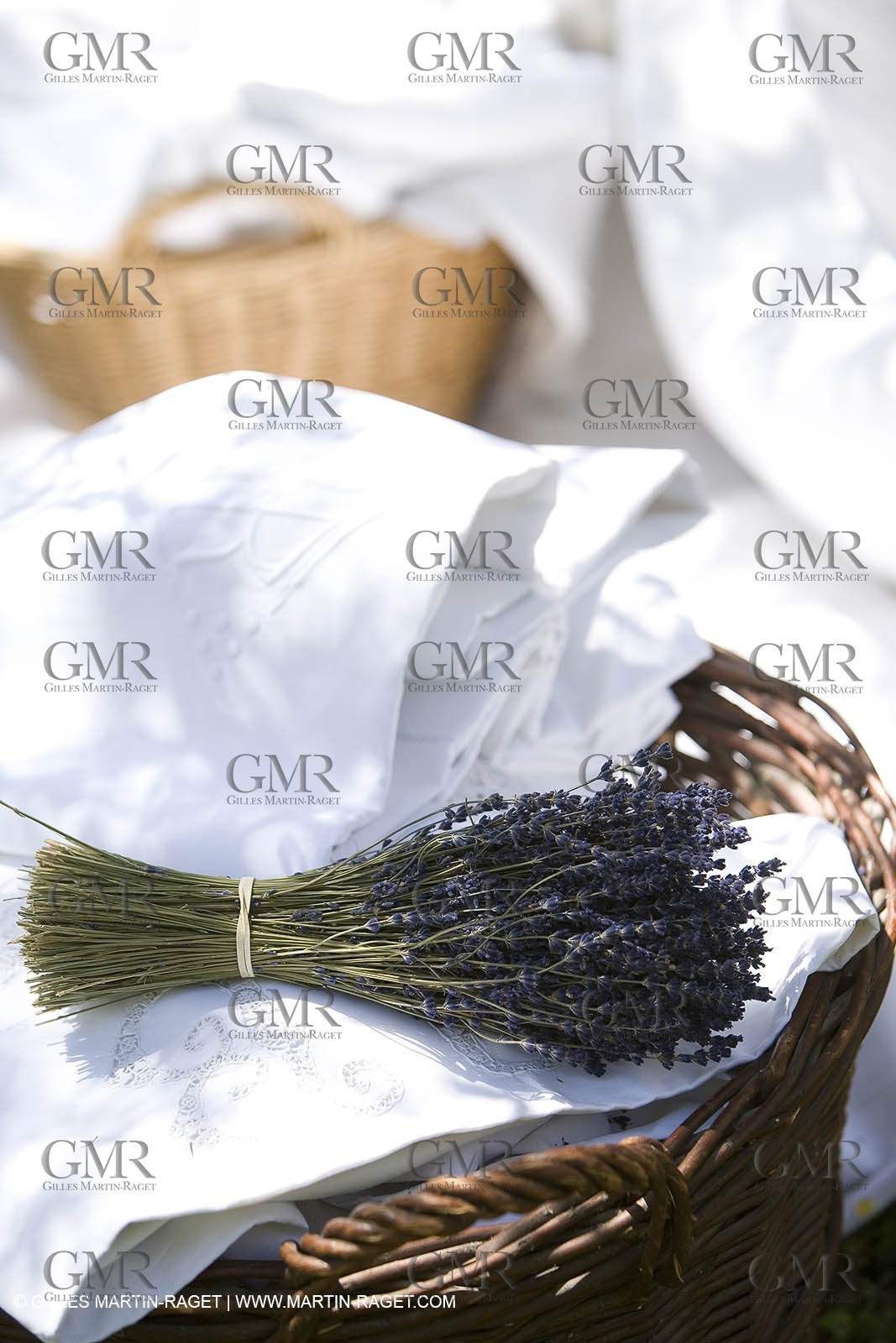 Vallon raget, nice household linen