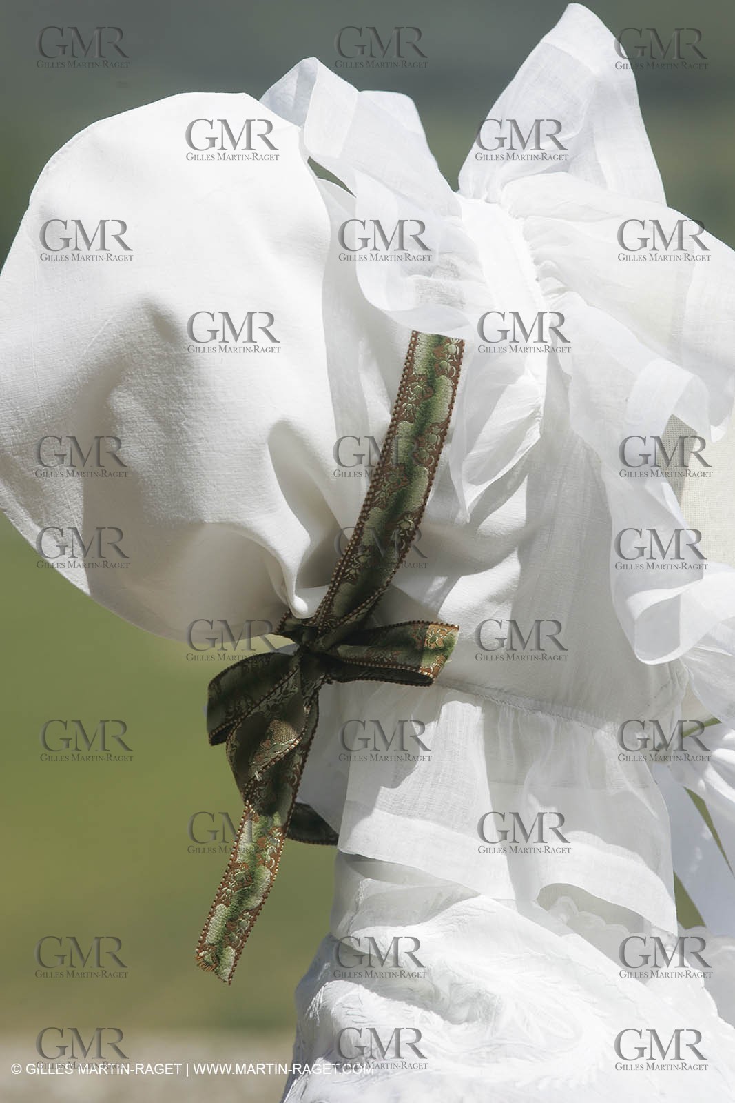 May 2004 - La Tour d'Aigues (FRA, 84) - Old costumes for women of the South exhibition