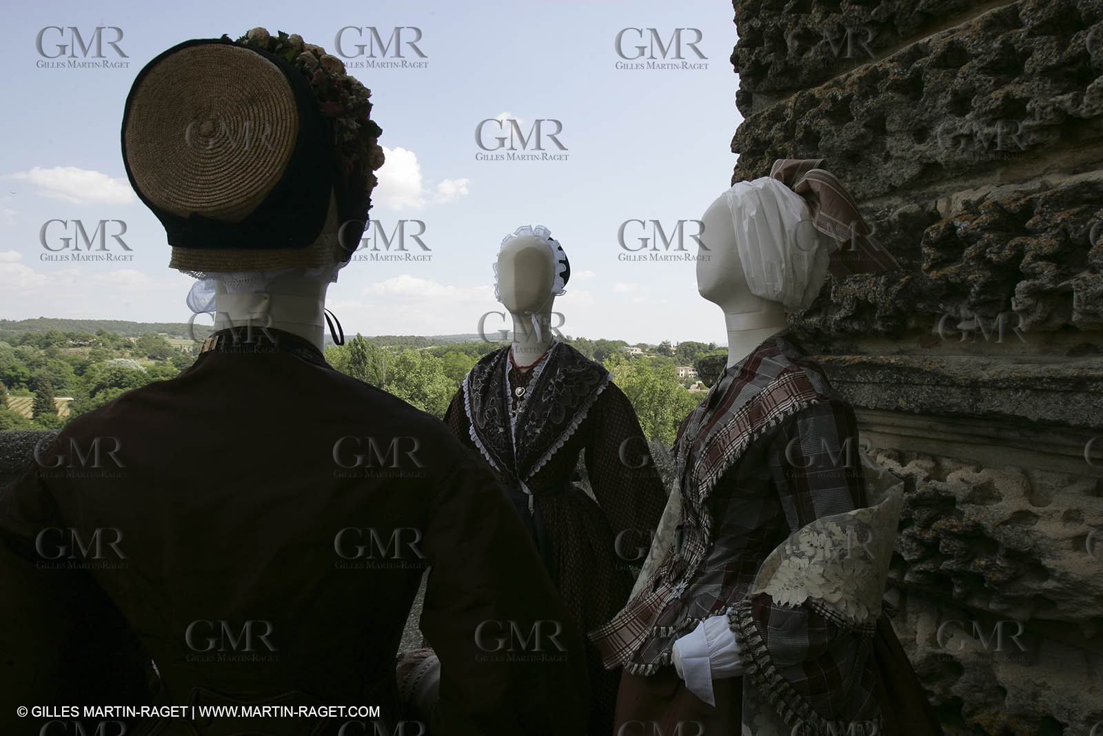 May 2004 - La Tour d'Aigues (FRA, 84) - Old costumes for women of the South exhibition
