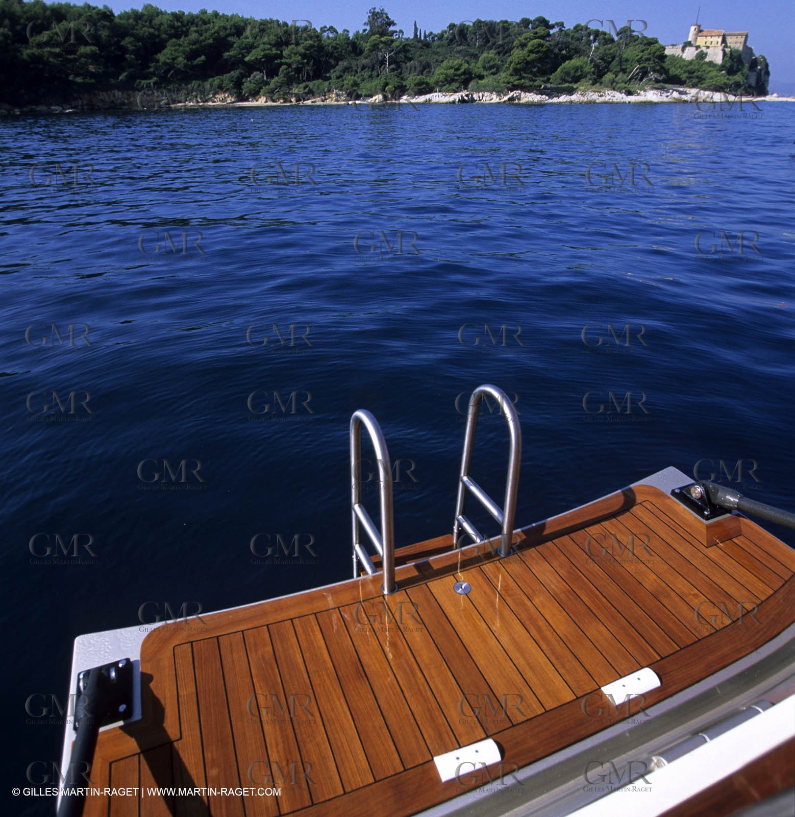 MotorYacht - Deck