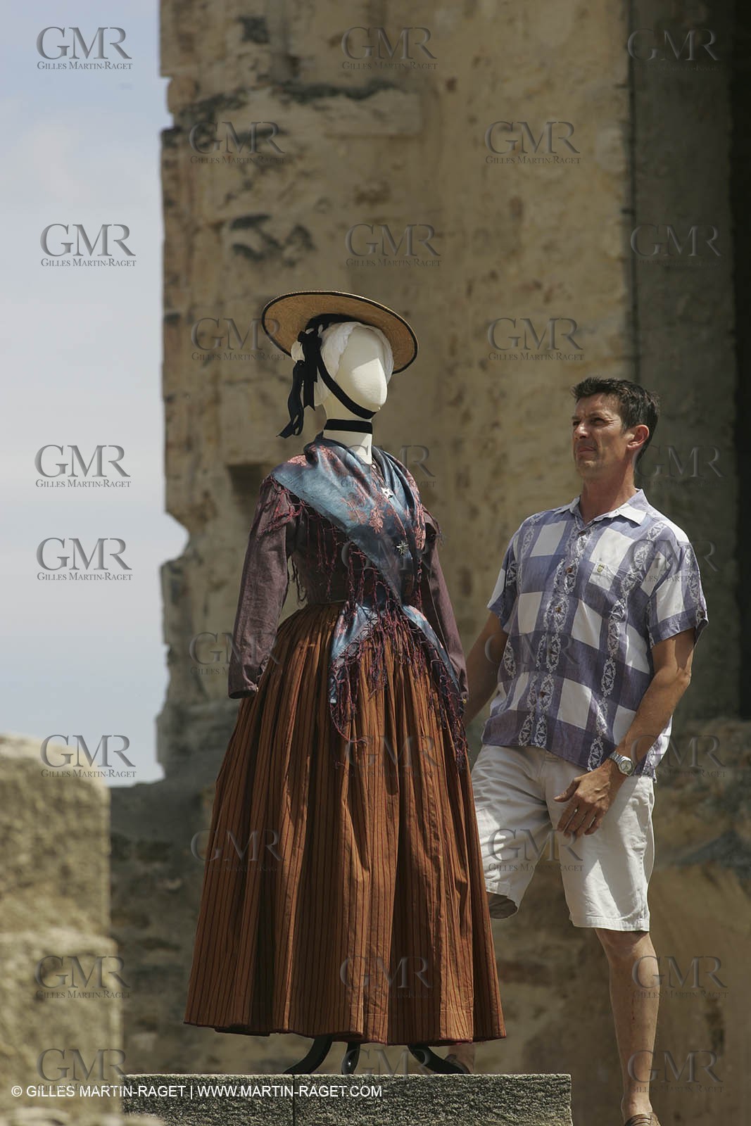 May 2004 - La Tour d'Aigues (FRA, 84) - Old costumes for women of the South exhibition
