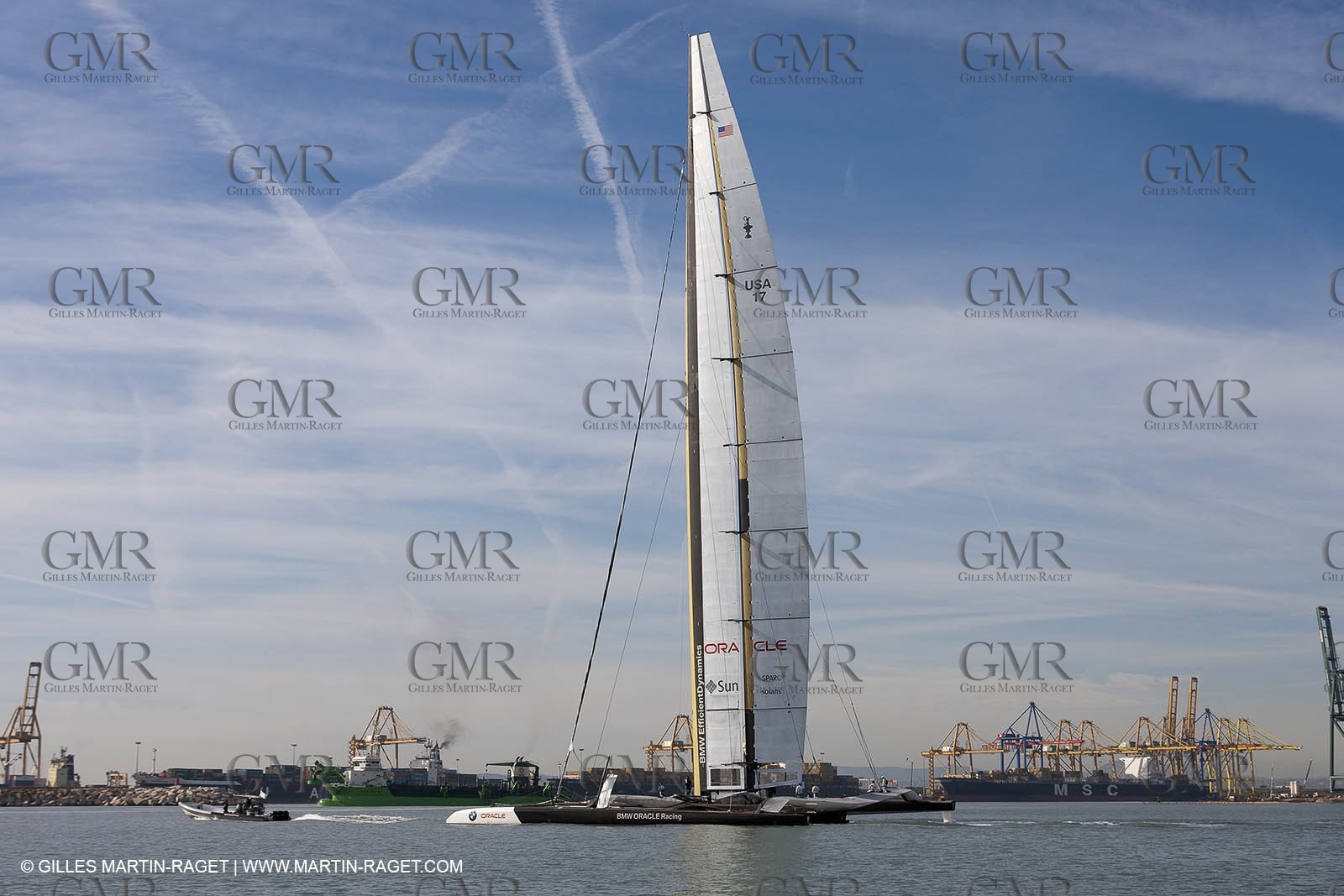 19 01 2010 - Valencia (ESP) - 33rd America's Cup - BMW ORACLE Racing - Boat preparation