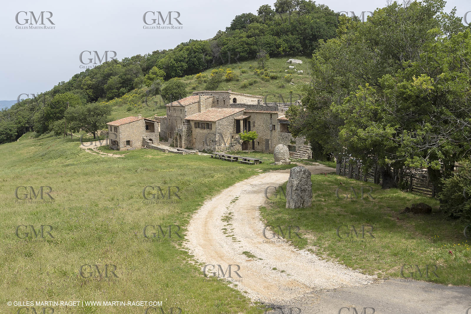 10 06 2018, Sivergues (FRA,84), ferme auberge du Castelas