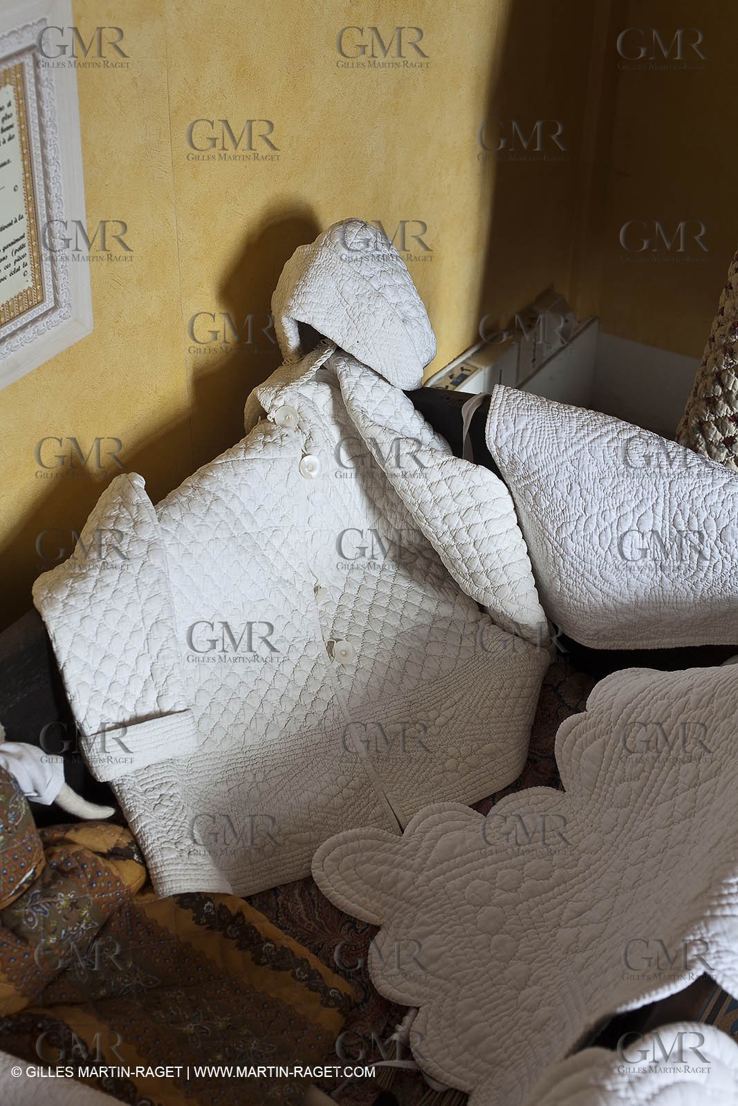 December 2009 - Boutis