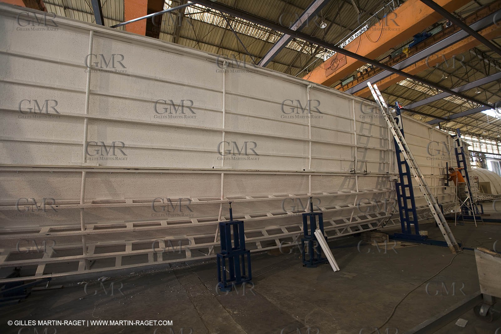 22 01 2008 - La Ciotat (FRA, 13) - Construction of cruising catamaran Nahema at H2X boatyard - Mould construction