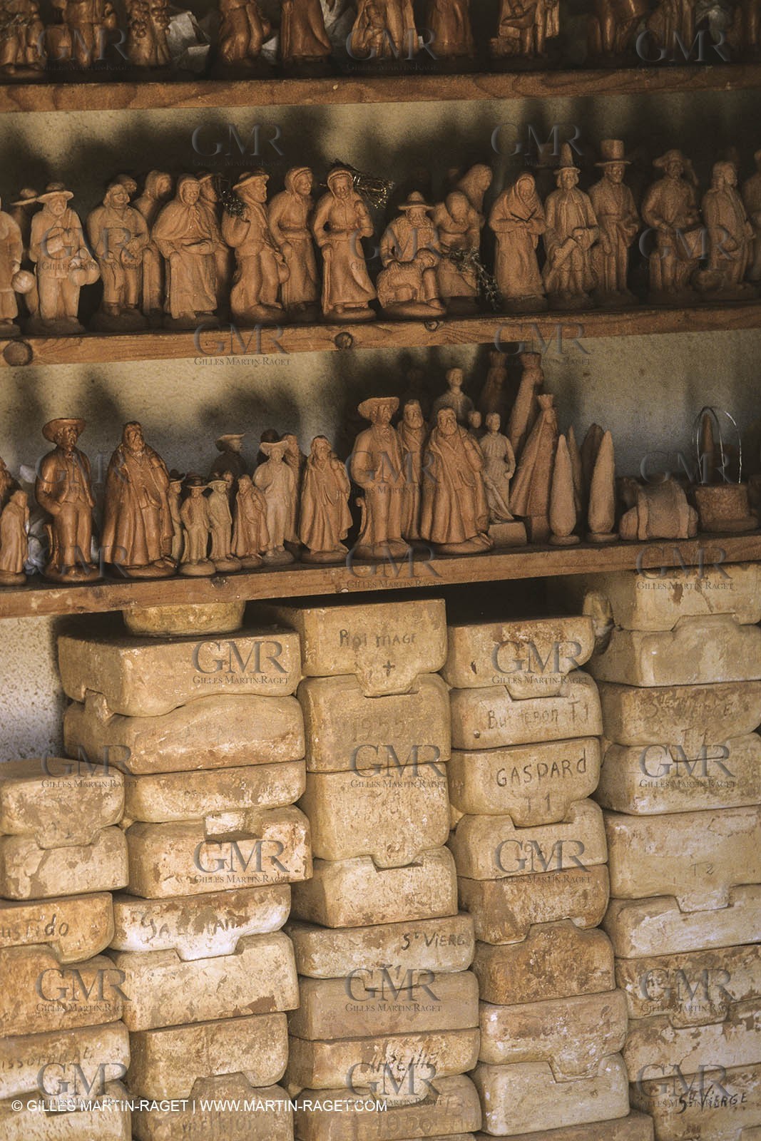 Baux de Provence, Cribs making