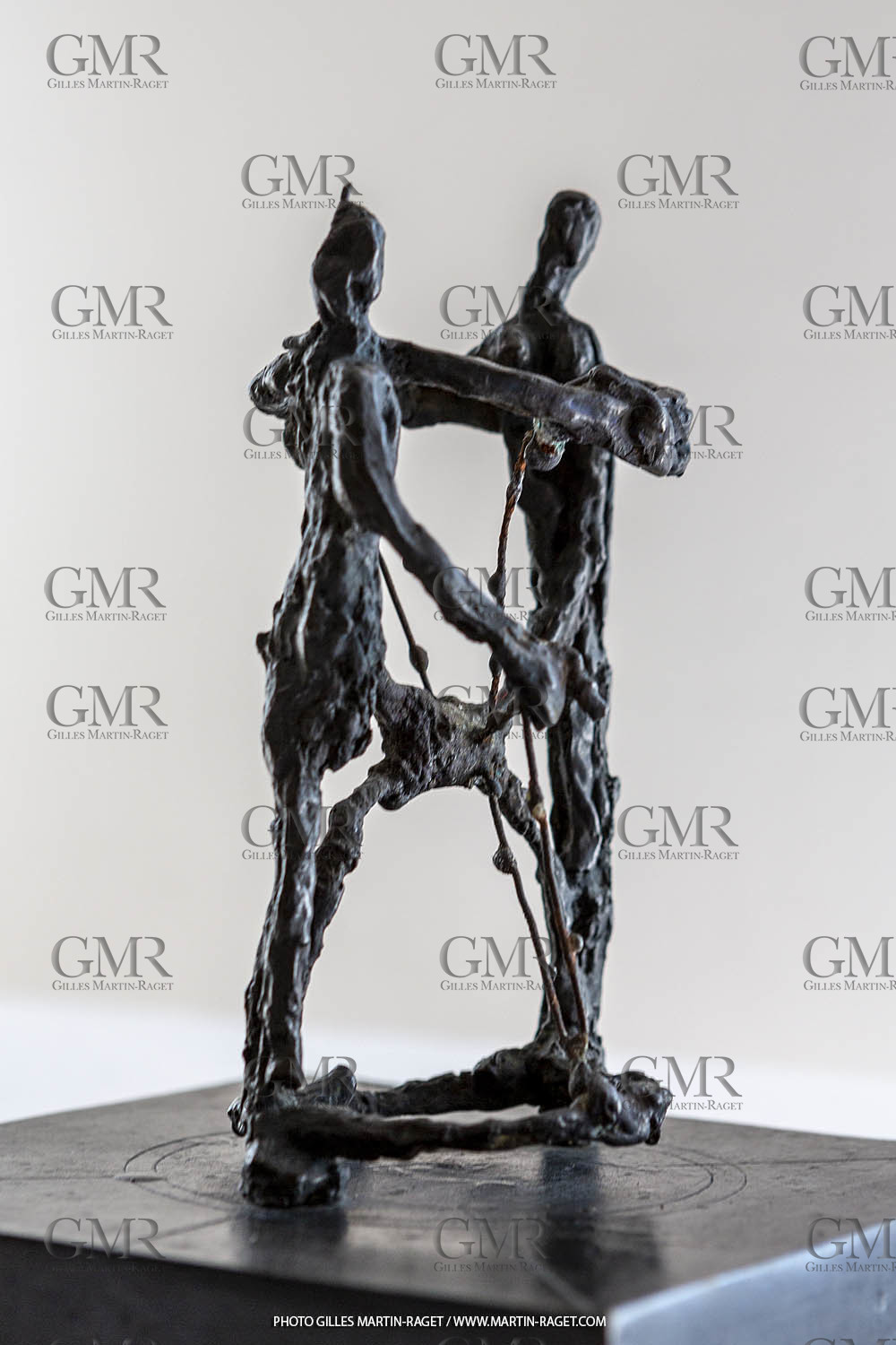 12 07 2020, St Rémy de Provence (FRA,13), Oeuvre de Germaine Richier, Le Sablier I 1946, Bronze patiné foncé, Epreuve d'exposition, Fondeur L.Thinot, Paris, 20,5 x 17 x 17 cm, Collection particulière