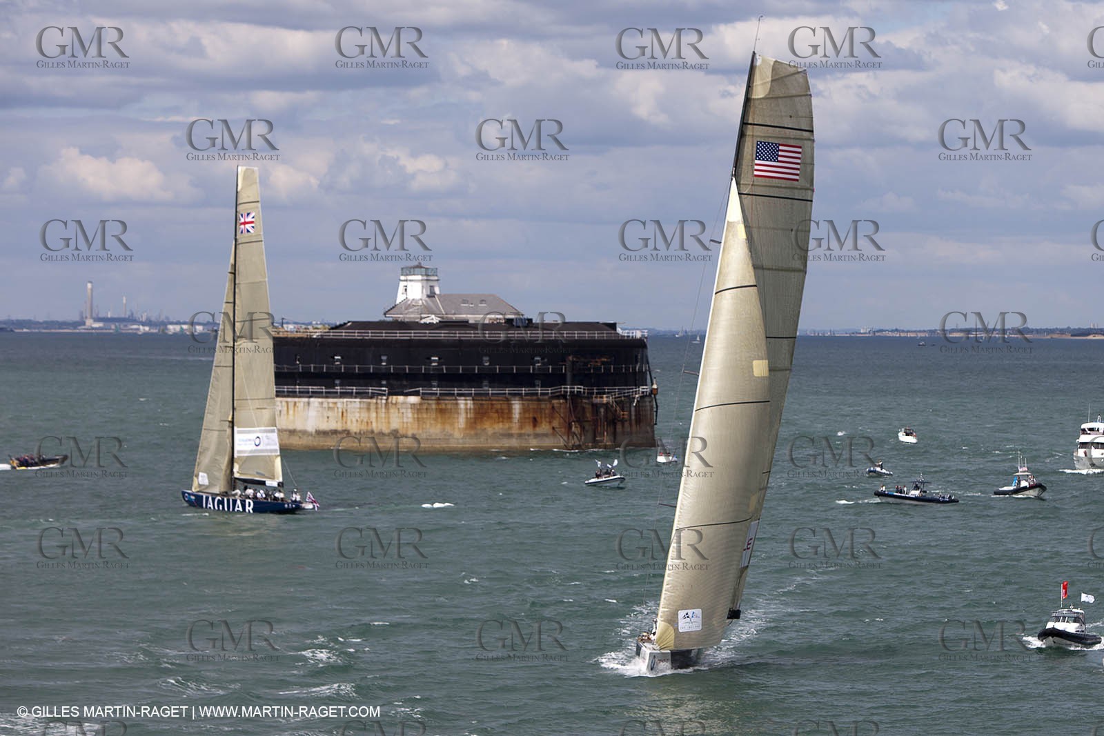 05 08 2010 - Cowes (UK, IOW) - The 1851 Cup -  BMW ORACLE Racing -  - Round The Island Race - Rounding Nab Tower.