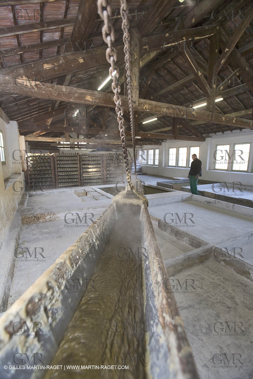 01 02 2007 - Salon de Provence - Fabrication traditionelle du savon de Marseille aux savonneries Marius Fabre**01 02 2007 - Salon de Provence - Traditional soap of Marseille making at Marius Fabre soap maker