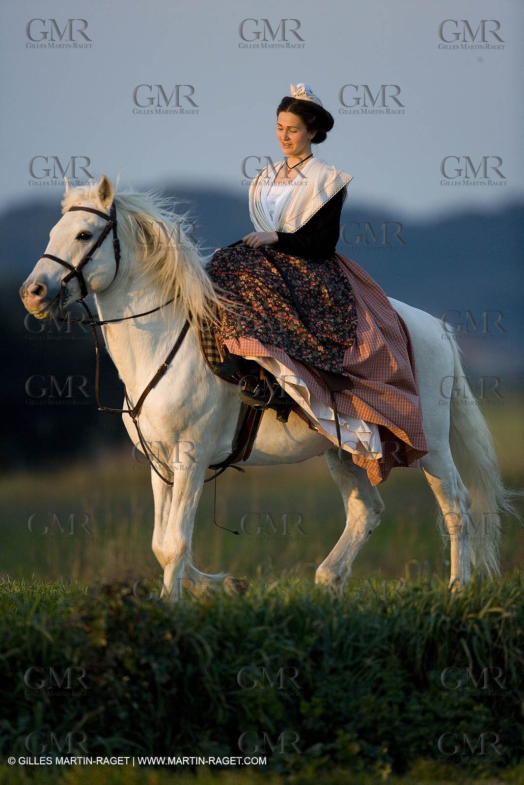 23 02 2007 - Arles, Nathalie Chay, Queen of Arles - Amazone horse riding