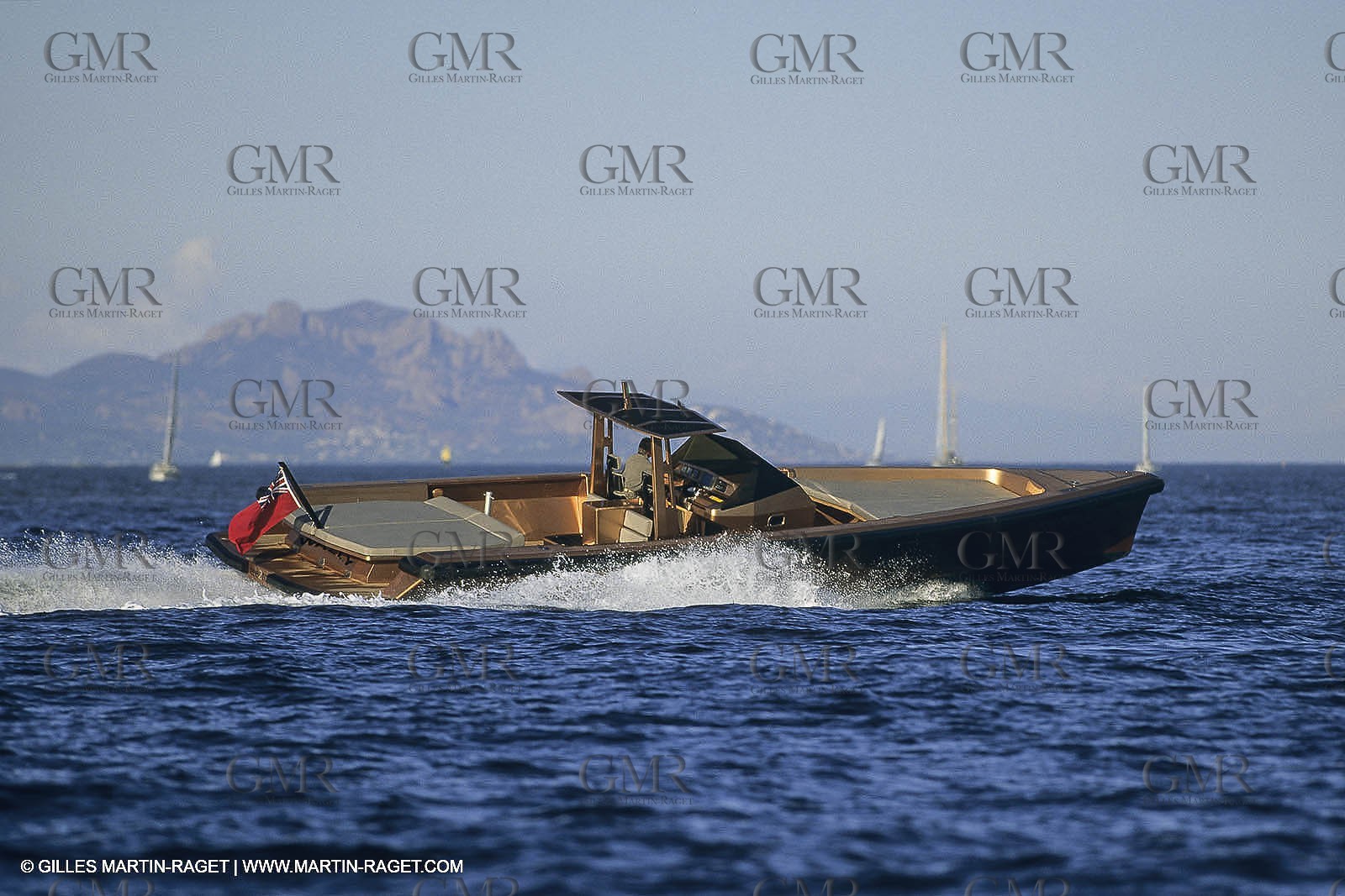 Powerboating, super Yachts