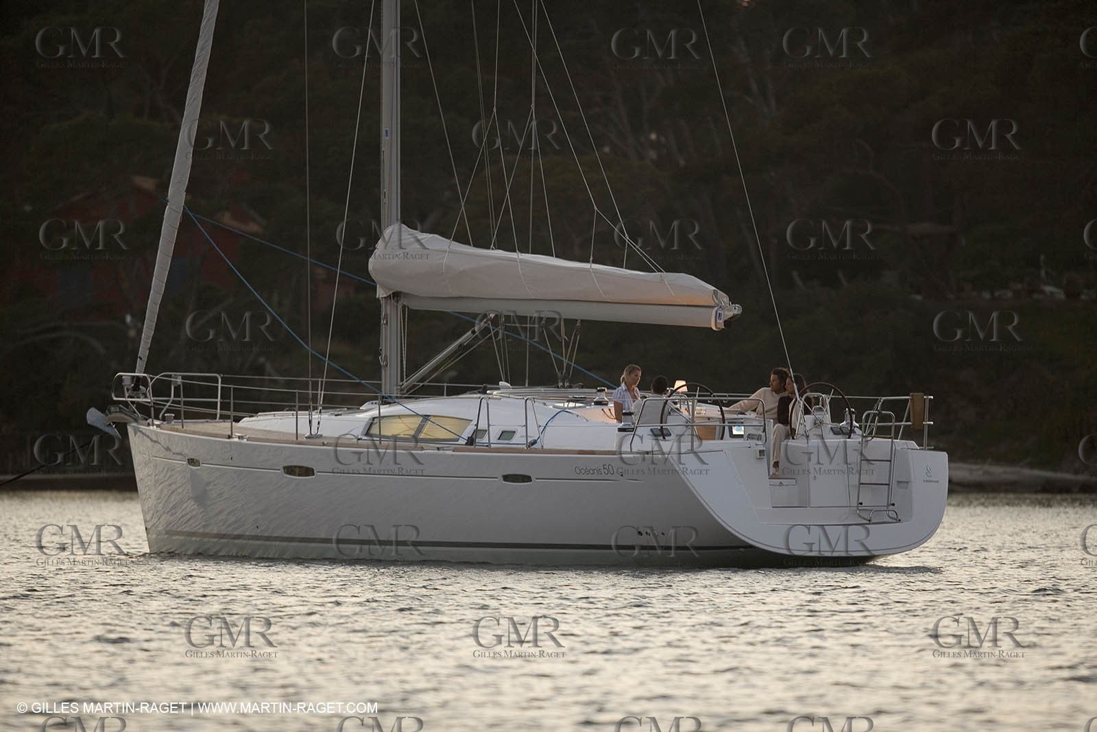 Cruising monohull mooring