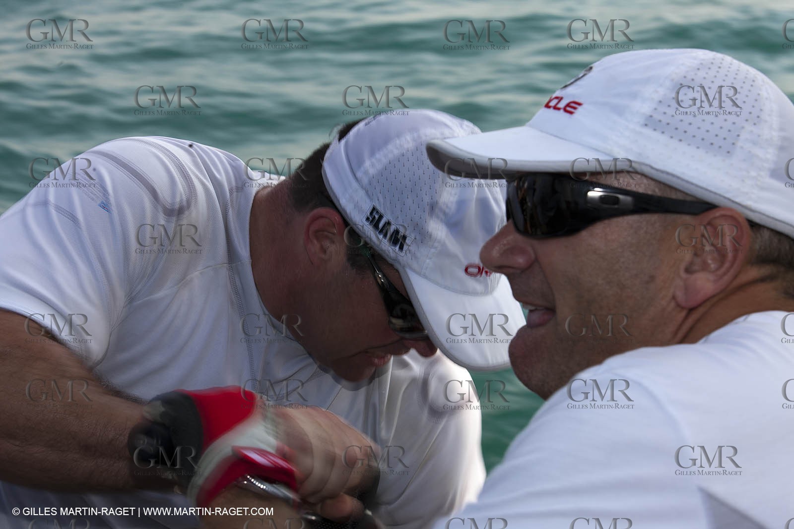 14 11 2010 - Dubai (UAE) - Dubai Louis Vuitton Trophy -  BMW ORACLE Racing - Training - Onboard Vs All 4 one