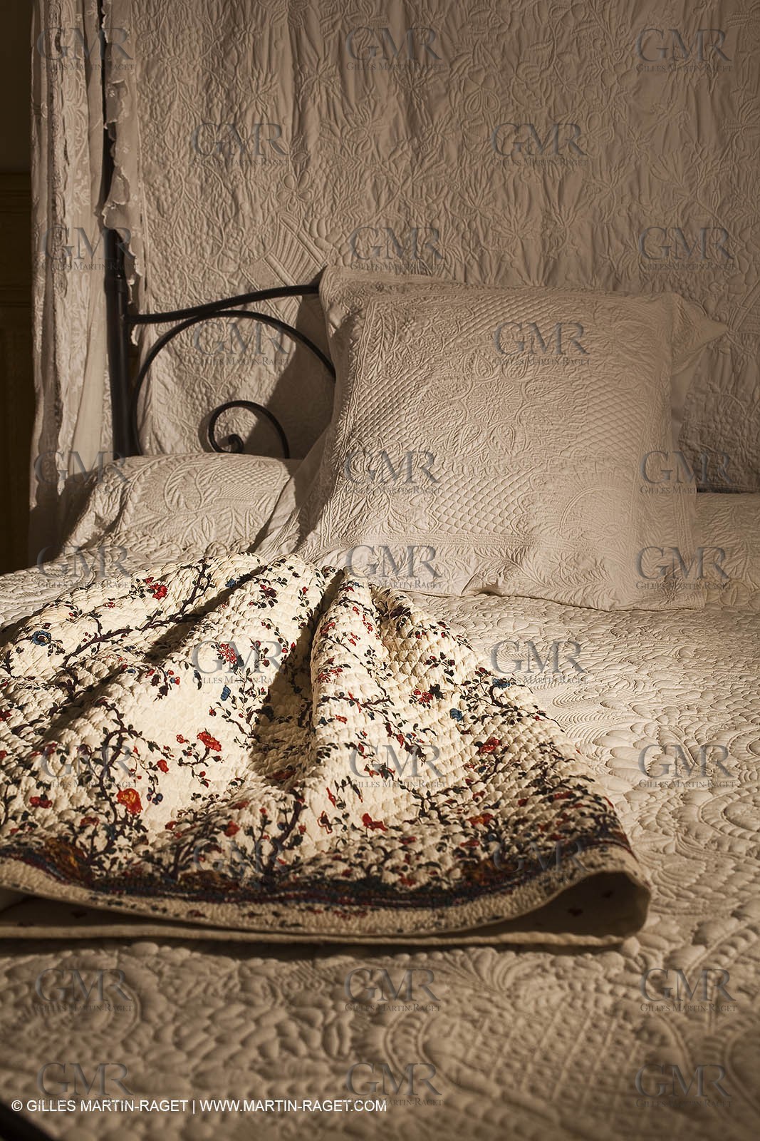 December 2009 - Boutis