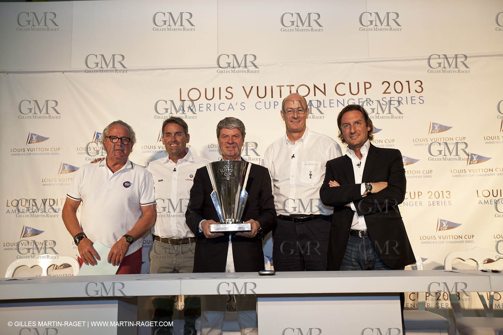 27 11 2010 - Dubao (UAE) - 34th America's Cup - Louis Vuitton Partnership announcement -  Bruno Troublé - Russell Coutts - Yves Carcelle, Richard Worth, Pietro Beccari