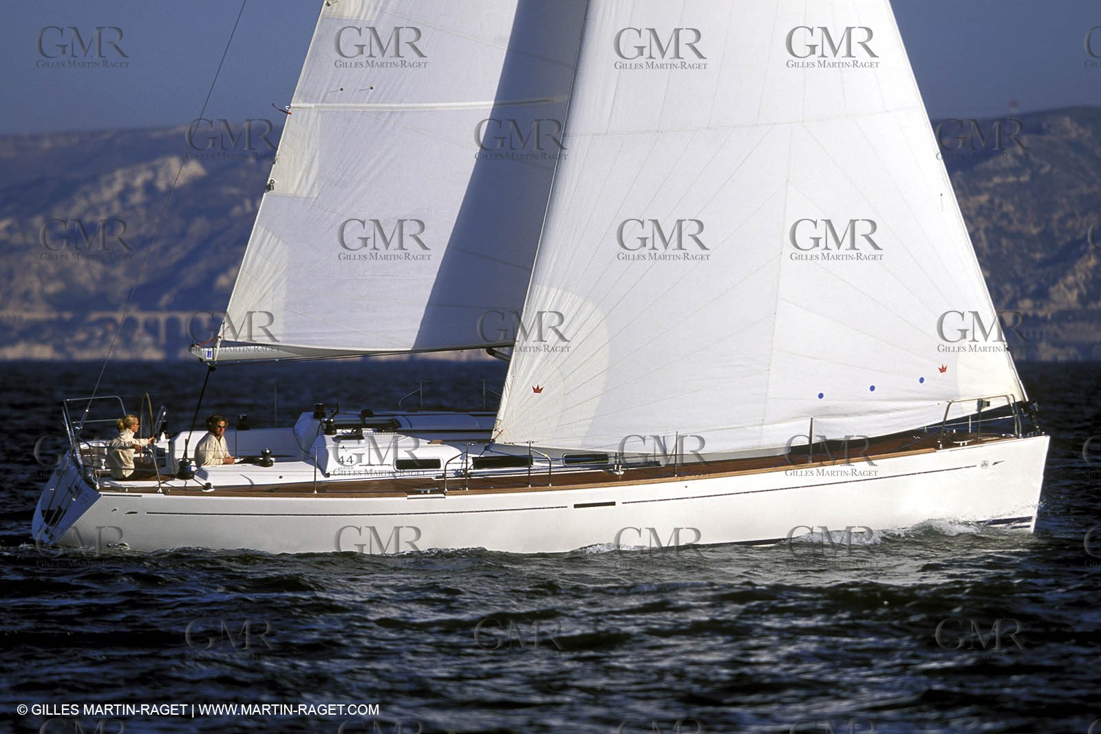 Crusing monohull sailing