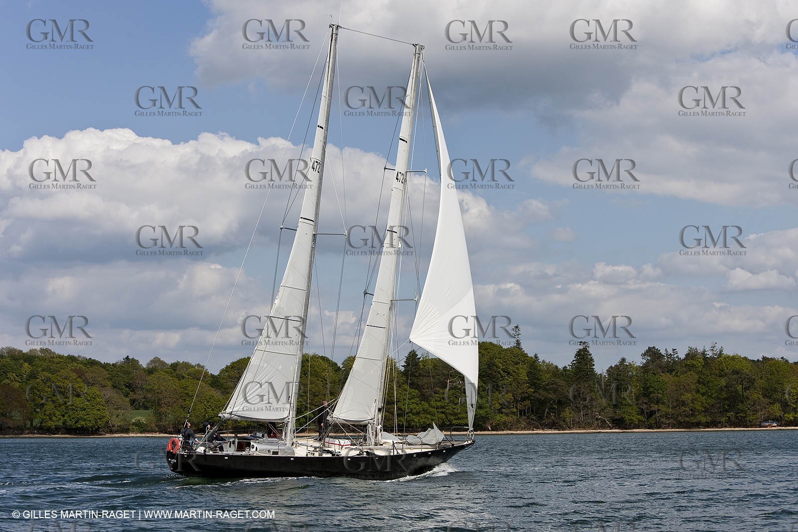 19 05 2010- Benodet (FRA,56)  -  Pen Duick III  sailing in Odet river