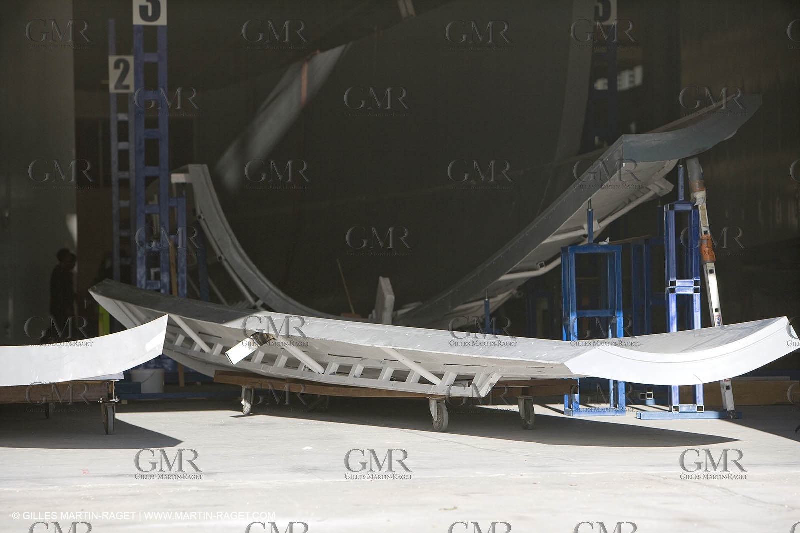 22 01 2008 - La Ciotat (FRA, 13) - Construction of cruising catamaran Nahema at H2X boatyard - Mould construction