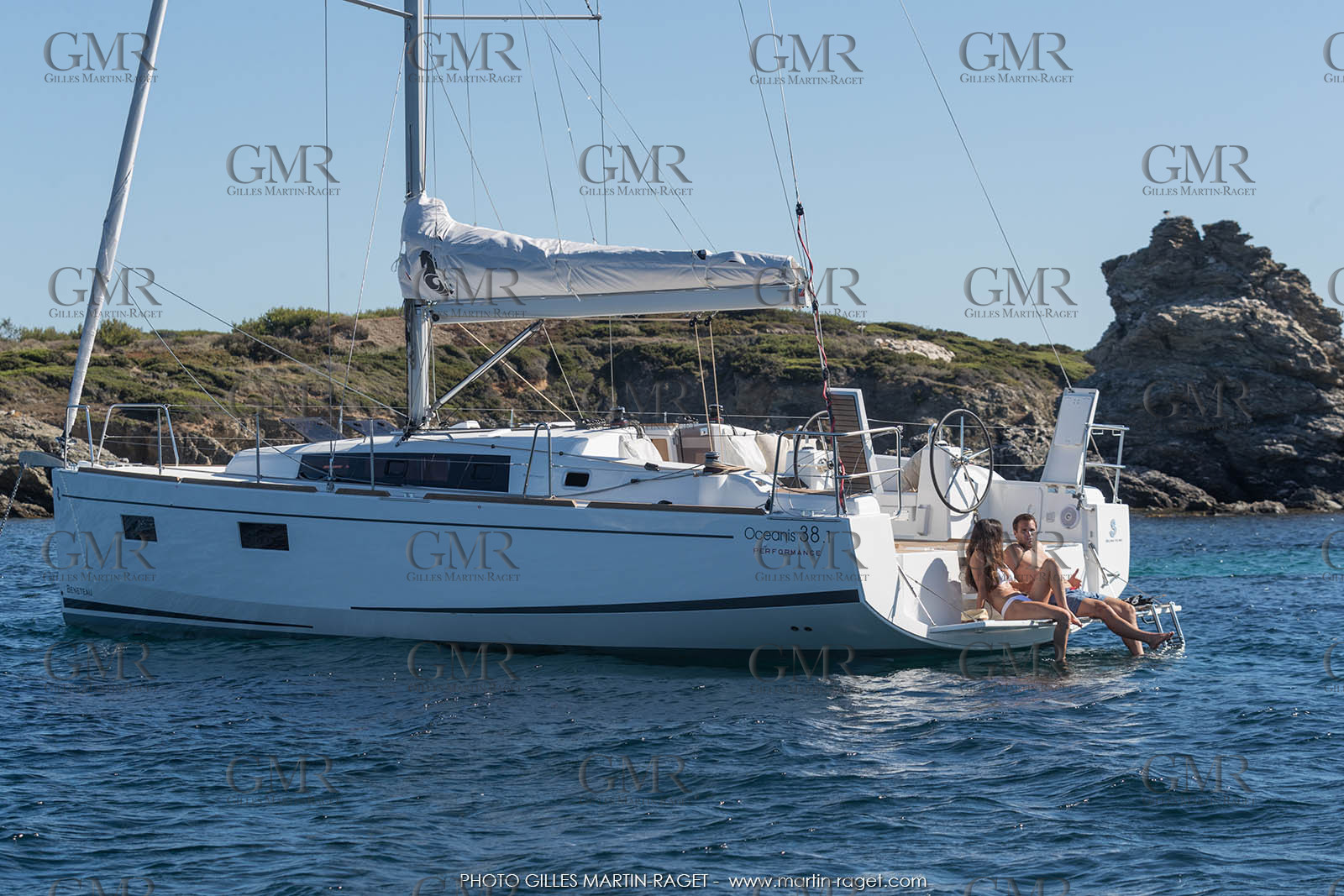 04 07 3017; Les EMbiez (FRA; 83) - Chantier Beneteau; Oceanis 38.1