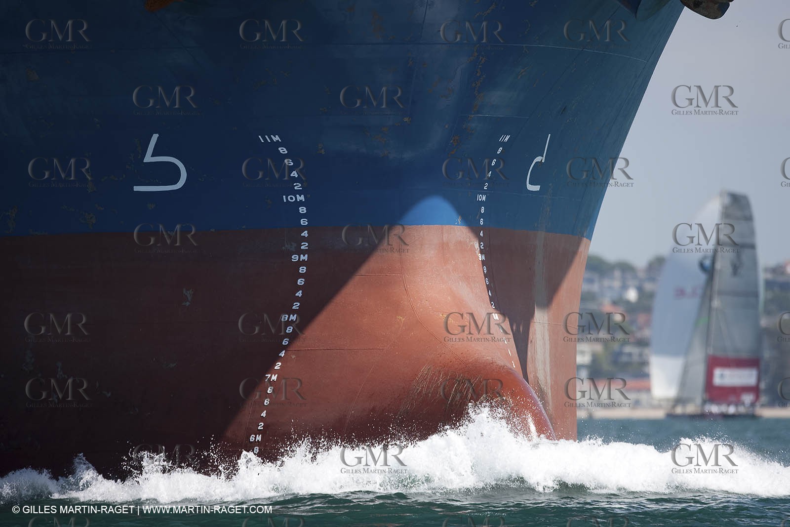 23 01 2009 - Auckland (NZL) -  Louis Vuitton Pacific Series - BMW ORACLE Racing-Tuning up onboard Emirates Team New Zealand yacht