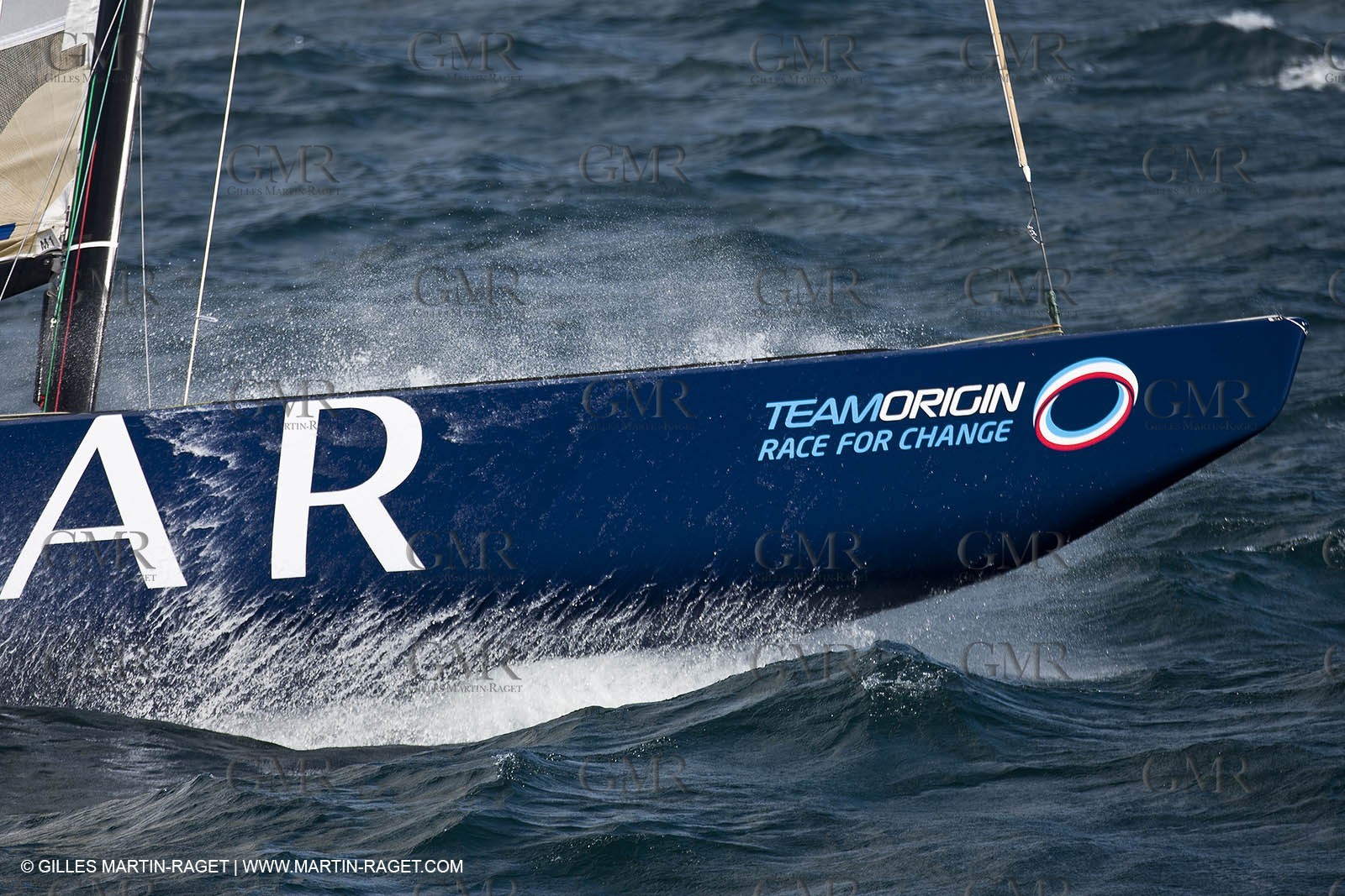 05 08 2010 - Cowes (UK, IOW) - The 1851 Cup -  BMW ORACLE Racing -  - Round The Island Race - Rounding the Needles.
