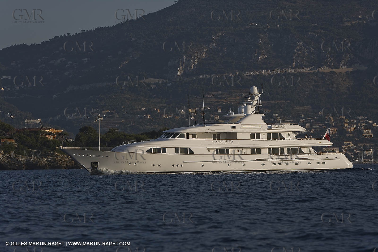 28 07 2007 - St Jean Cap Ferrat - SuperYachts - Motor Yachts - Hampshire