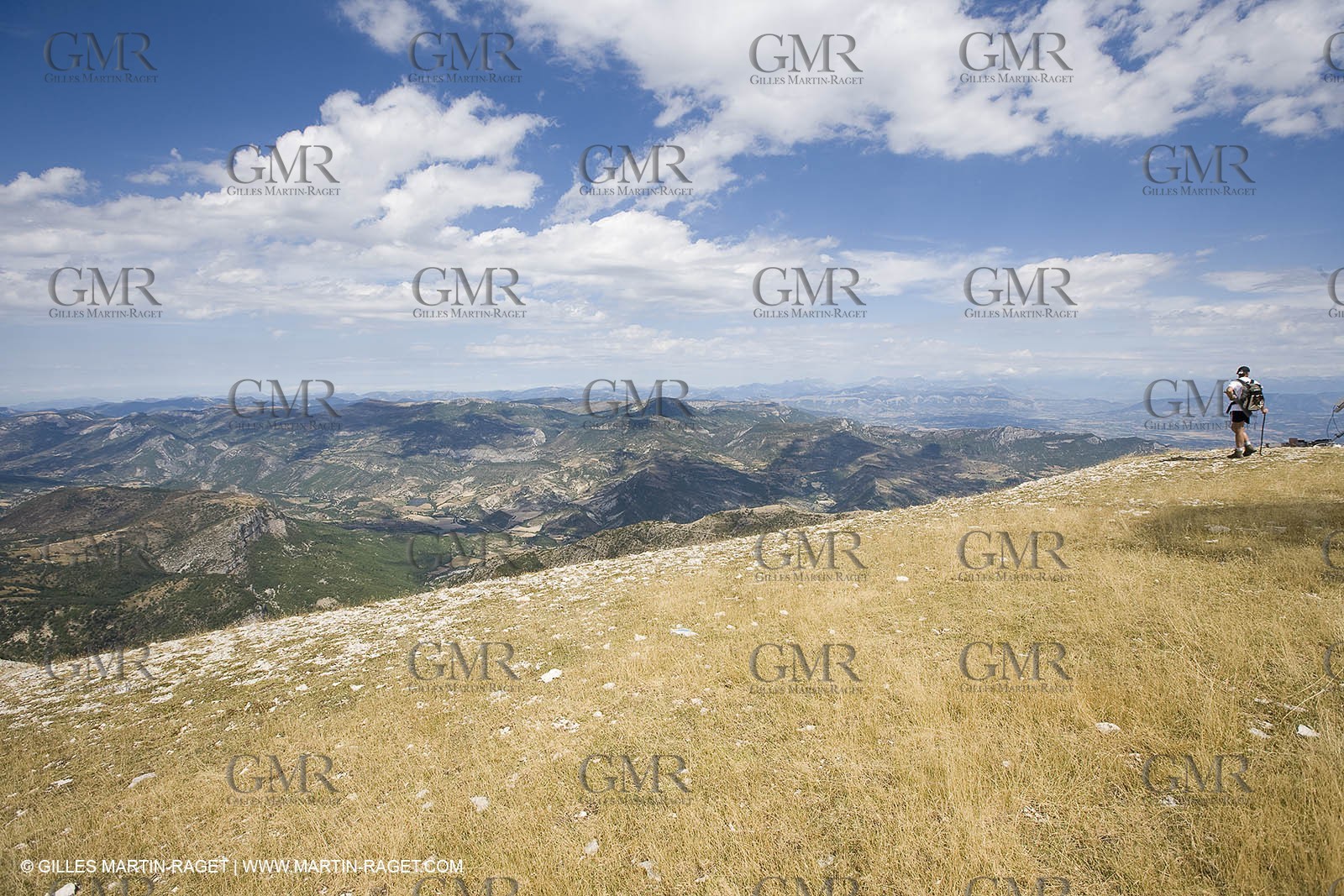 19 08 07 - Higher Provence, landscapes as seen from top of Mount Lure (FRA, 04)