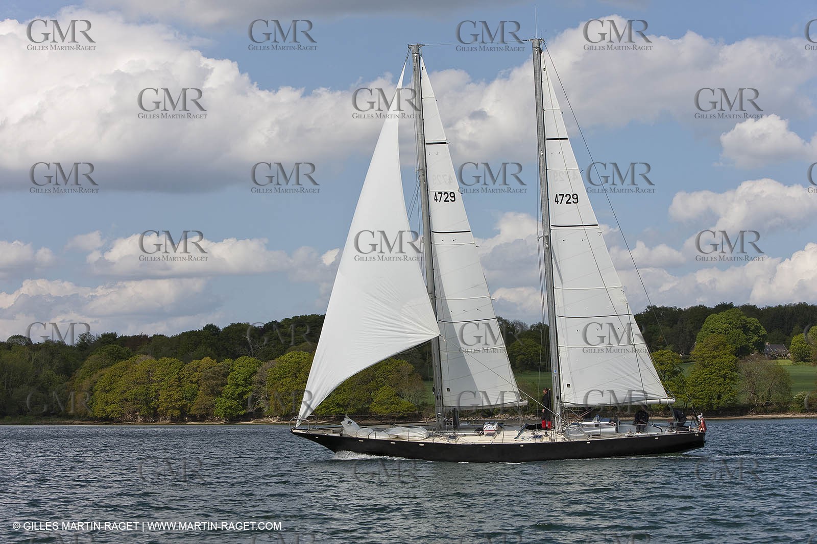 19 05 2010- Benodet (FRA,56)  -  Pen Duick III  sailing in Odet river