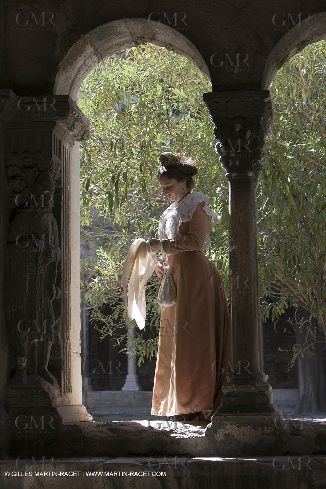 10 03 2007- Arles (FRA, 13) - Queen of arles and her assistants