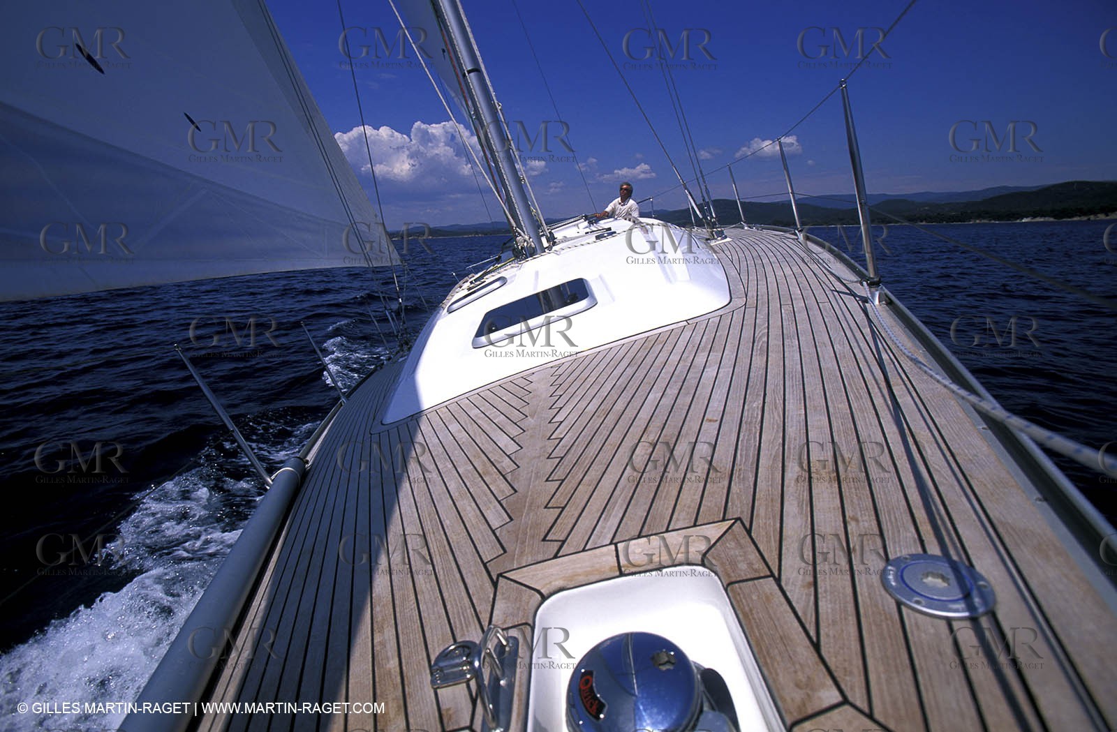 Crusing monohull sailing